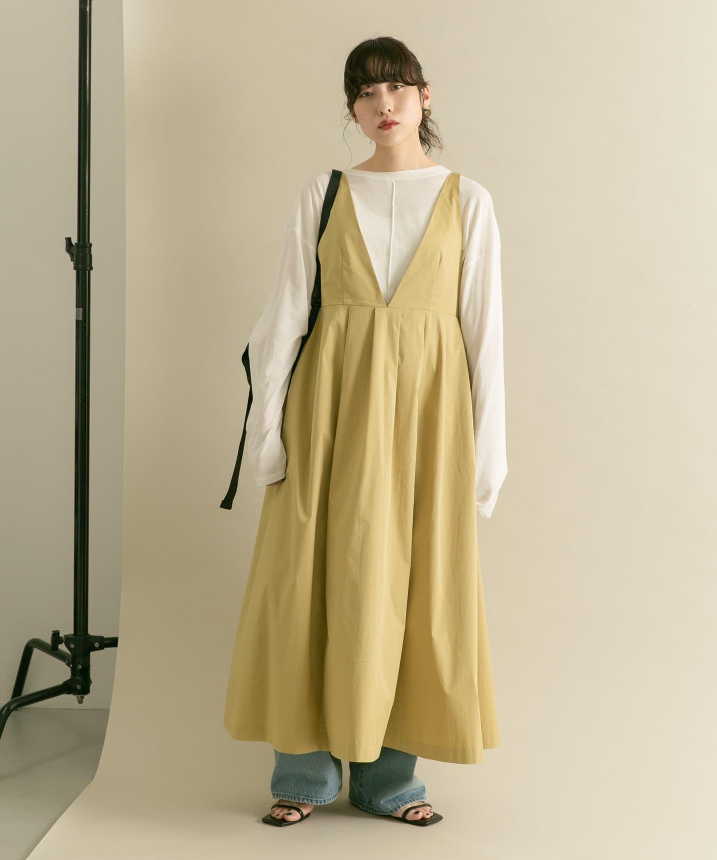 2尺碼可選深V領連衣裙