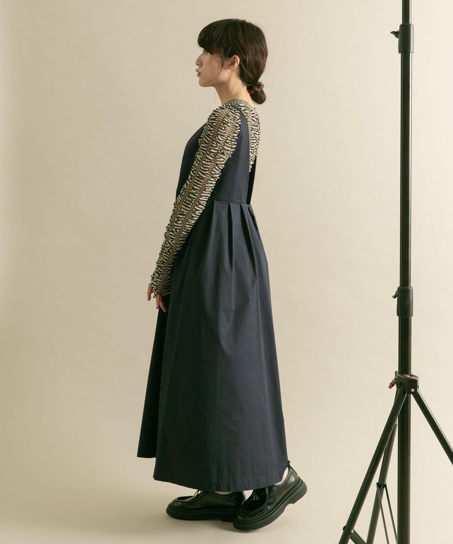 2尺碼可選深V領連衣裙