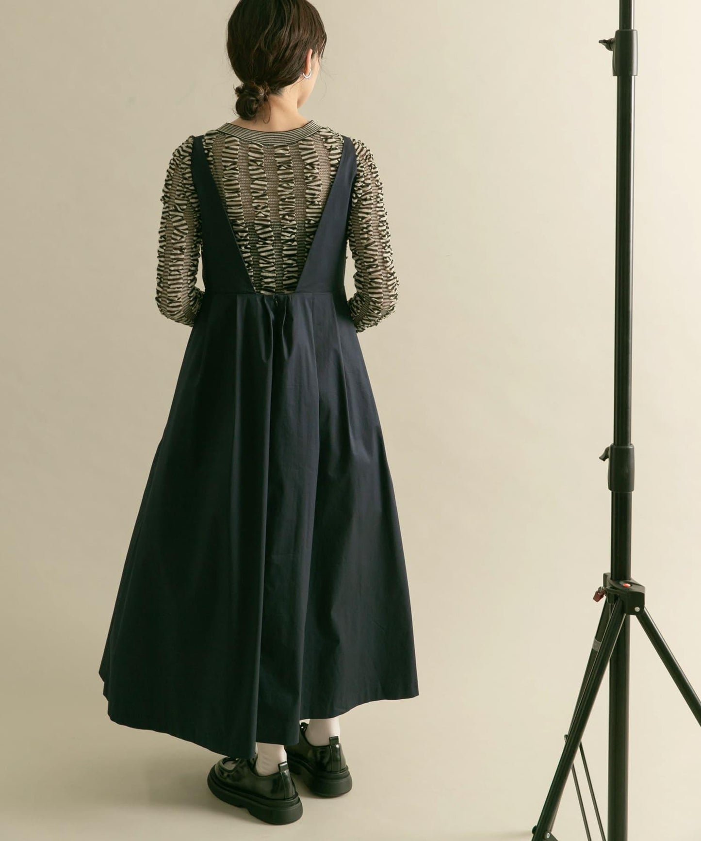 2尺碼可選深V領連衣裙