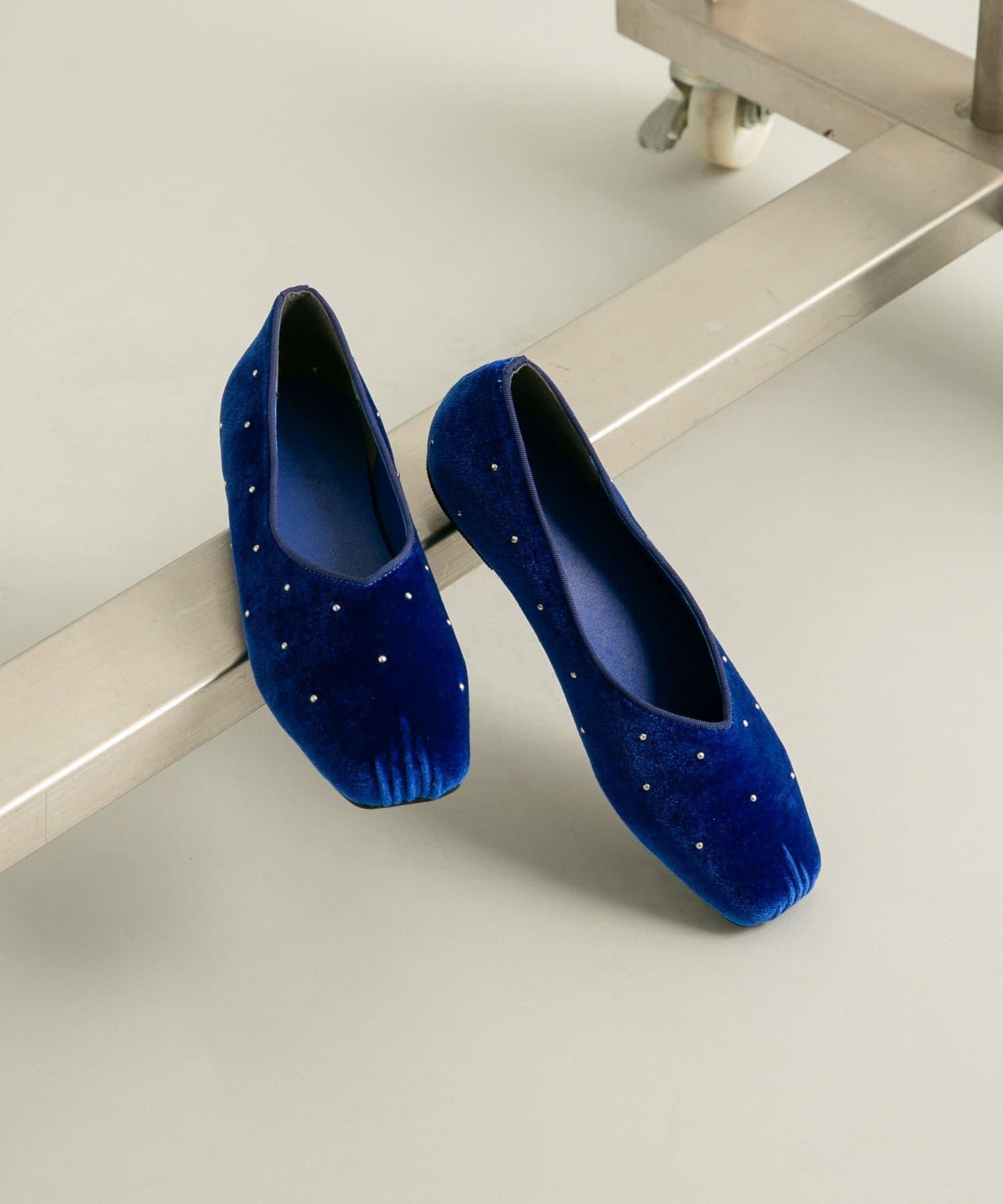 鉚釘天鵝絨高跟鞋