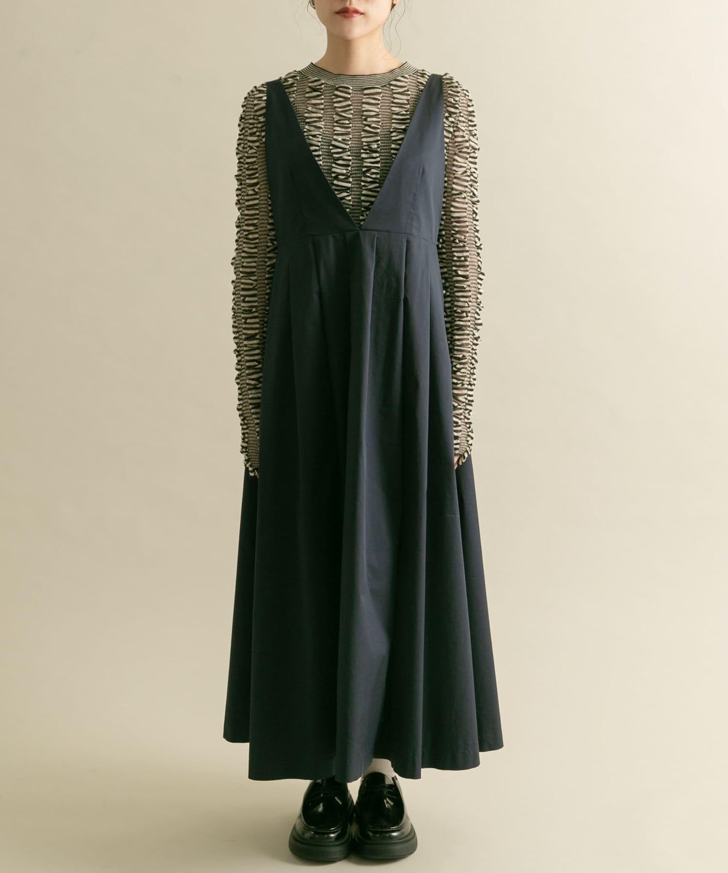 2尺碼可選深V領連衣裙