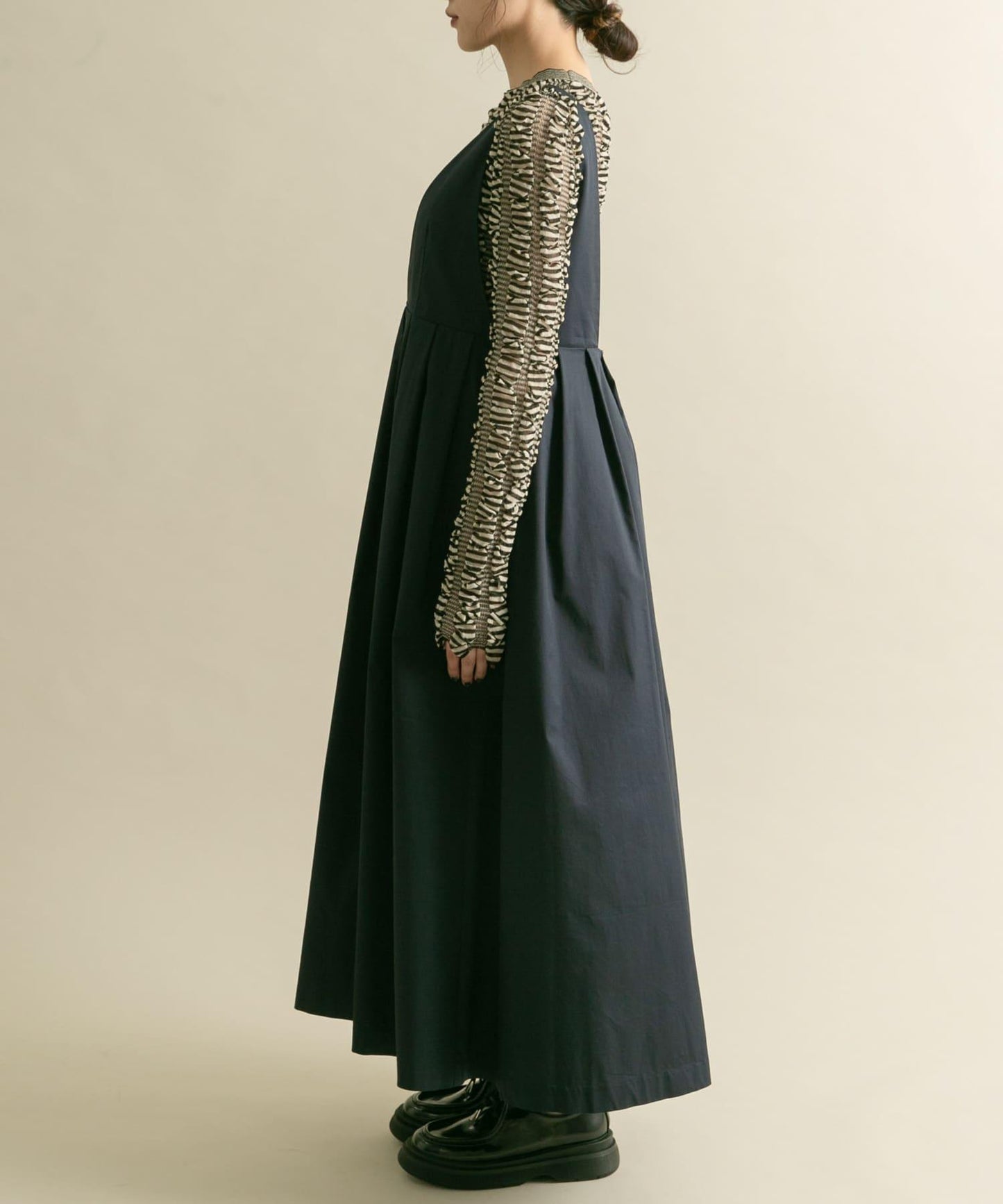 2尺碼可選深V領連衣裙