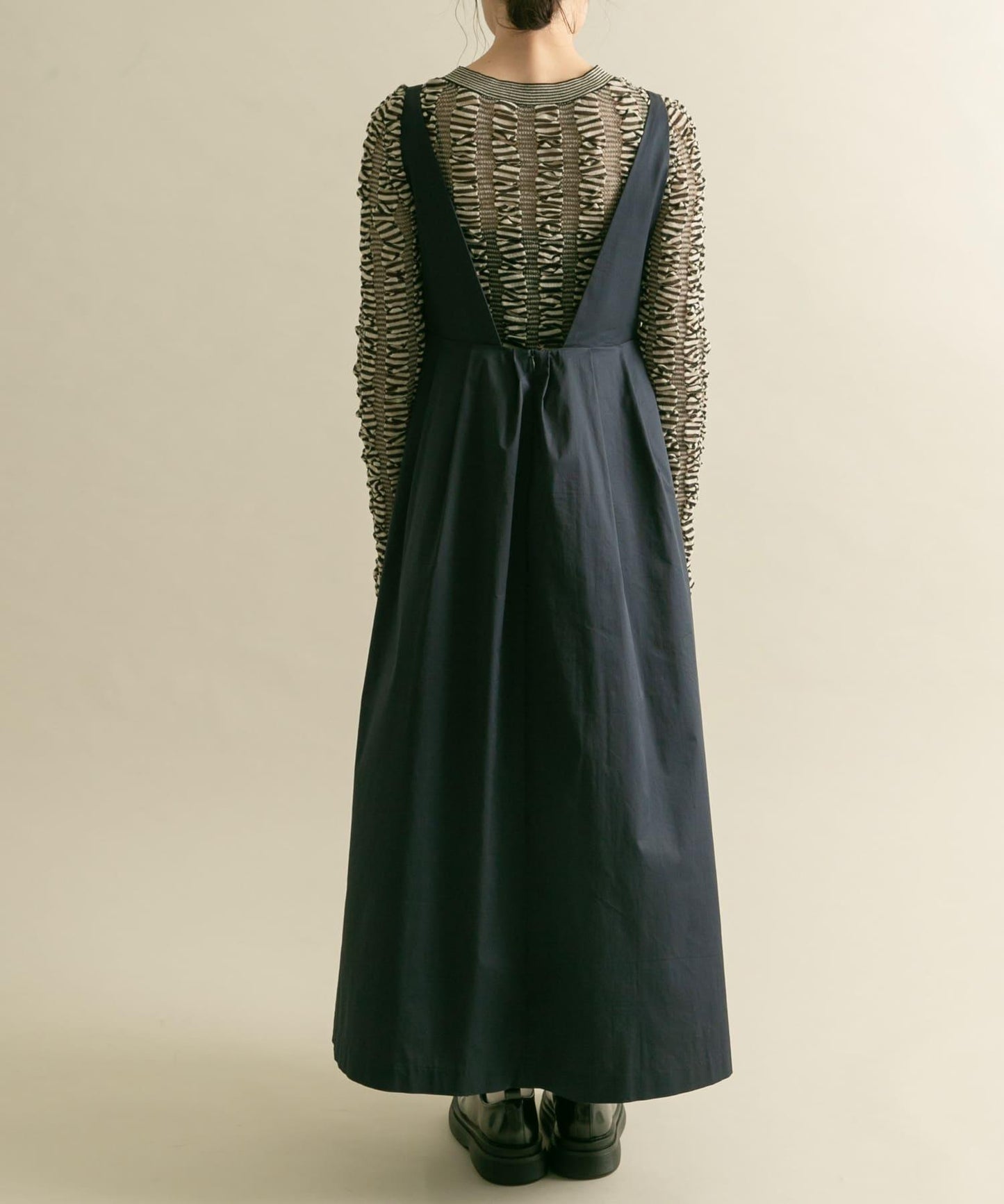 2尺碼可選深V領連衣裙