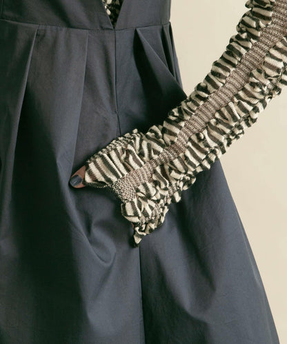 2尺碼可選深V領連衣裙