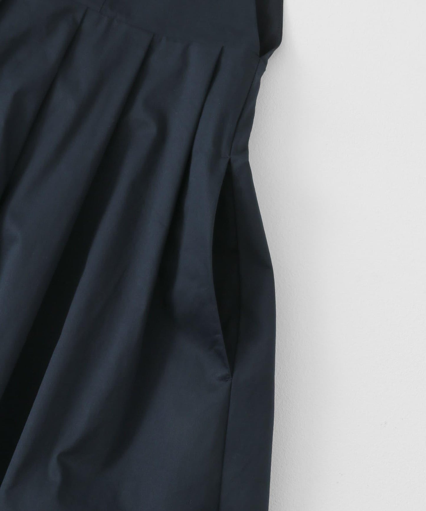 2尺碼可選深V領連衣裙