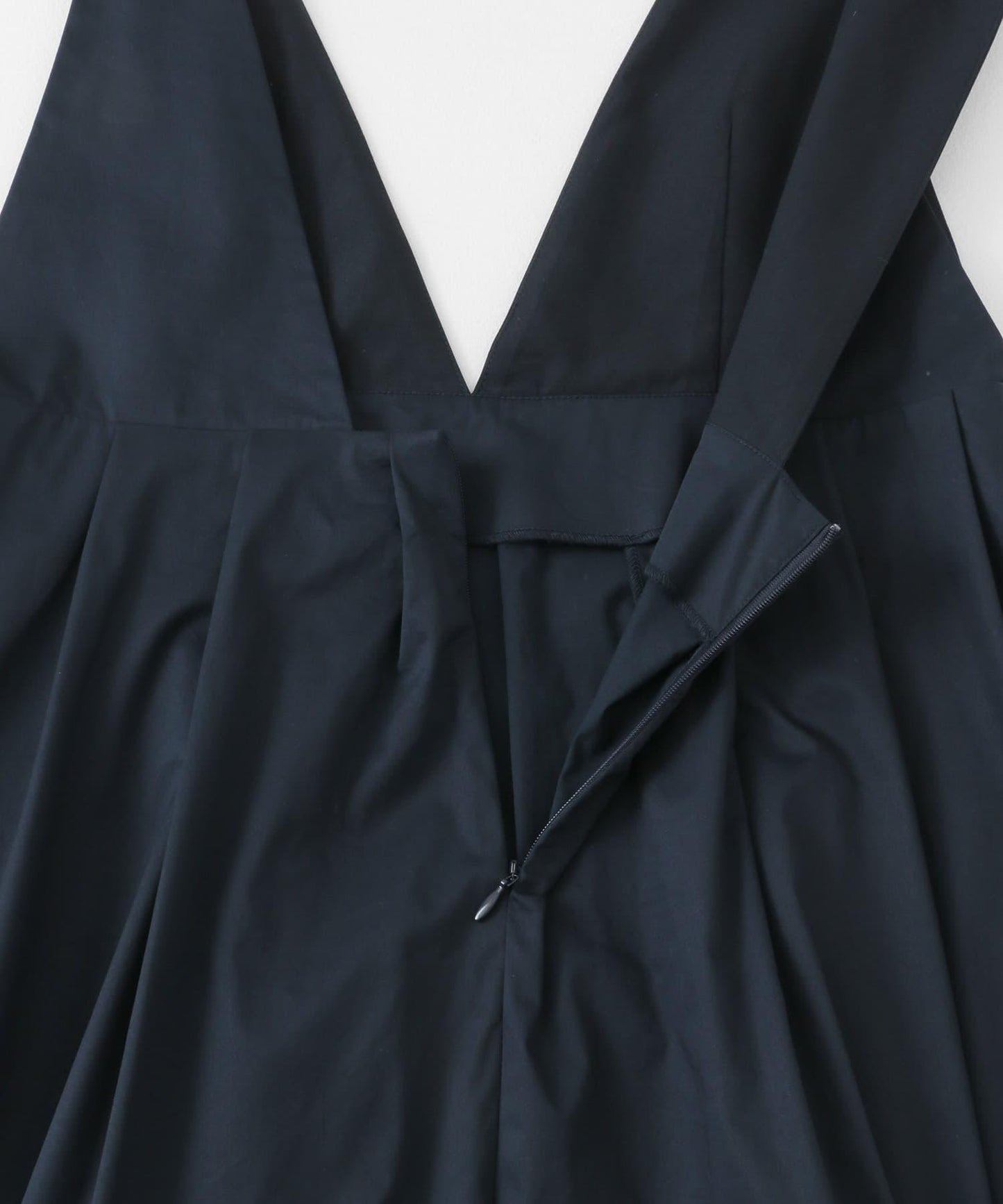 2尺碼可選深V領連衣裙