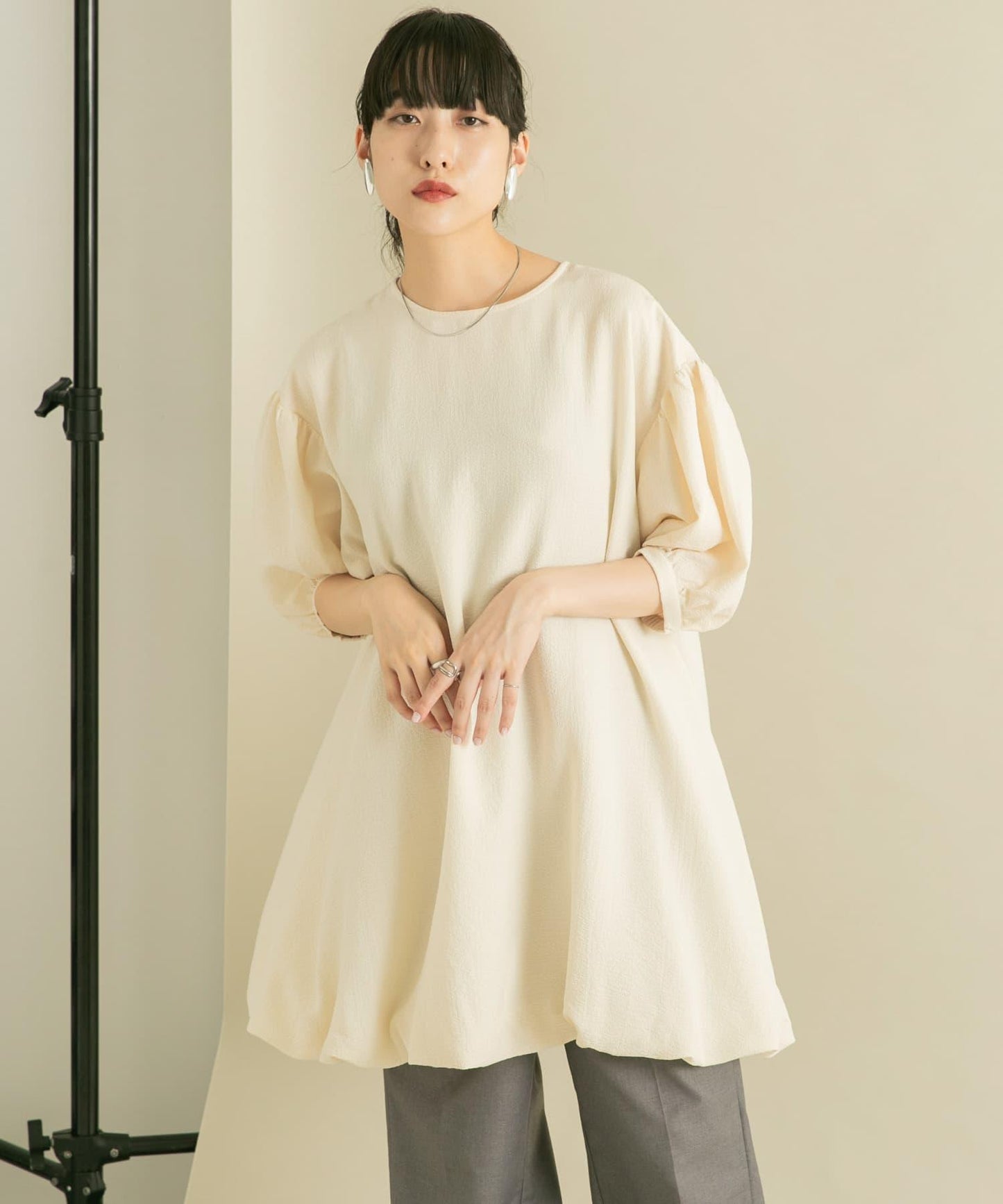 泡泡袖迷你連衣裙