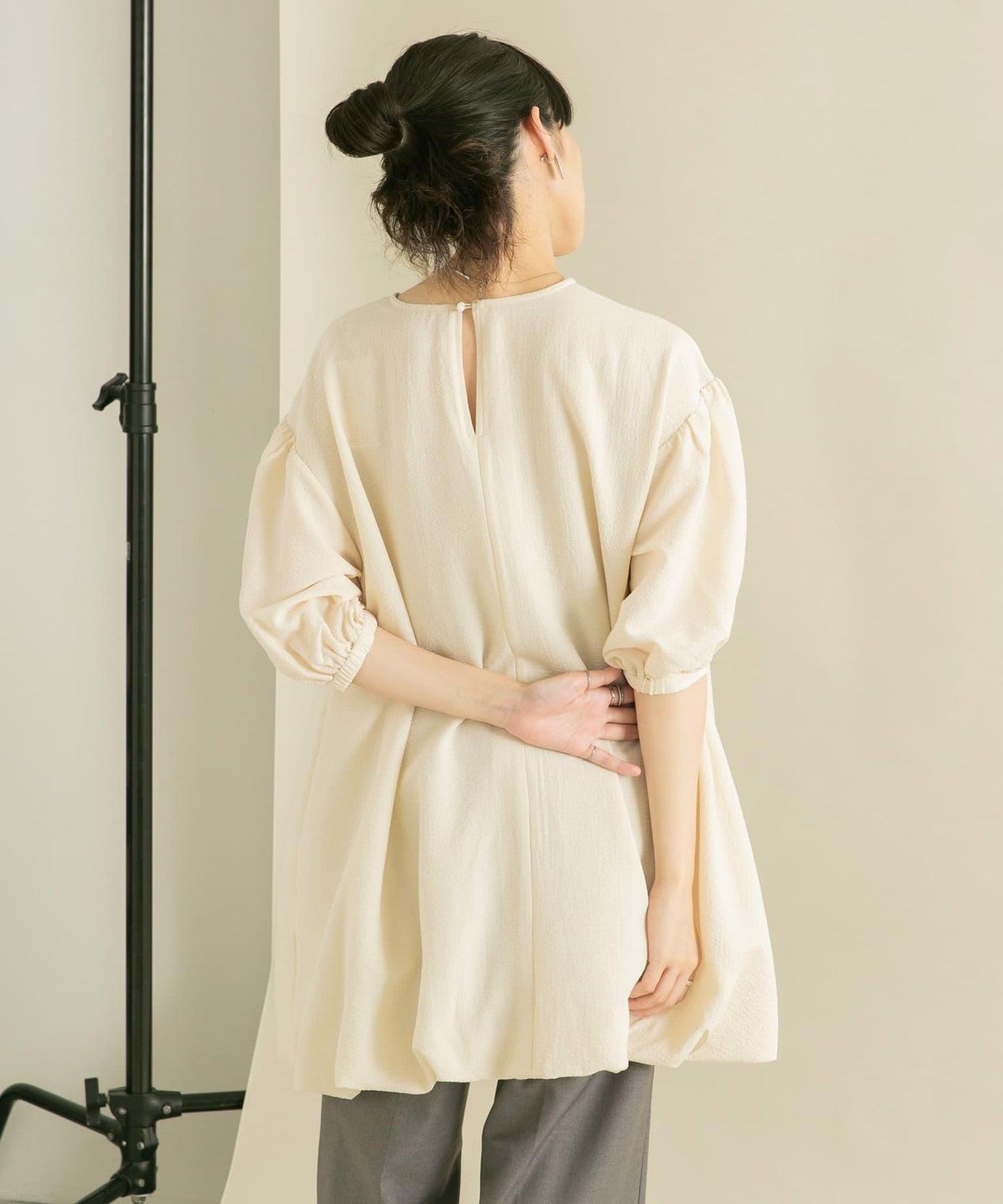 泡泡袖迷你連衣裙