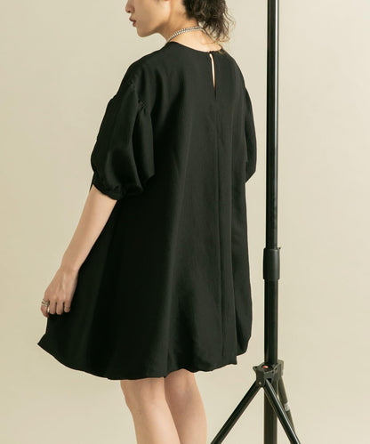 泡泡袖迷你連衣裙