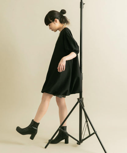 泡泡袖迷你連衣裙