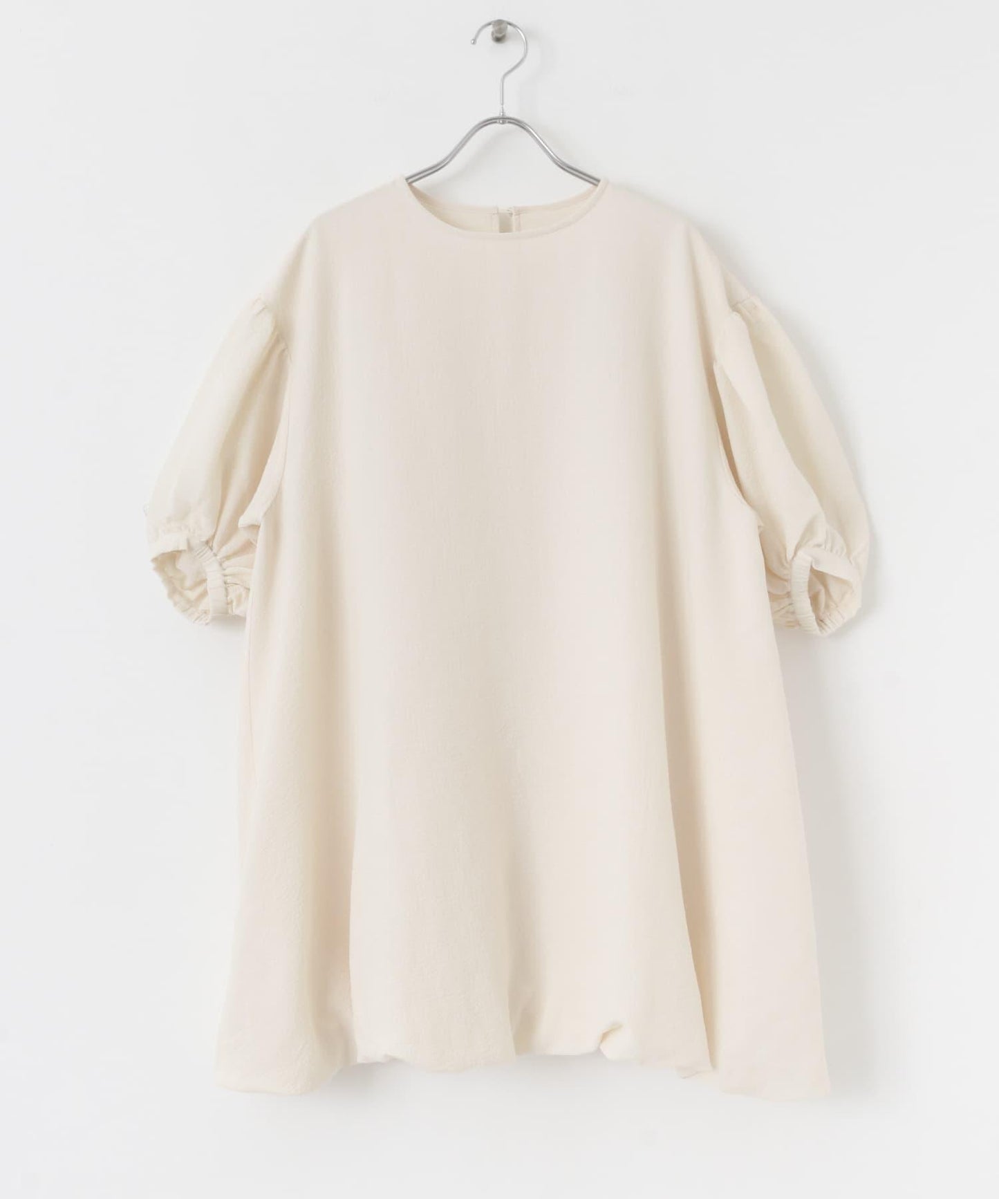 泡泡袖迷你連衣裙