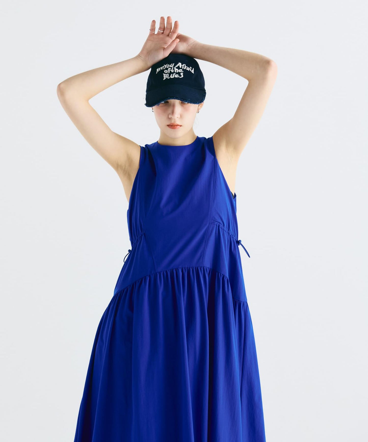 無袖抽繩連衣裙