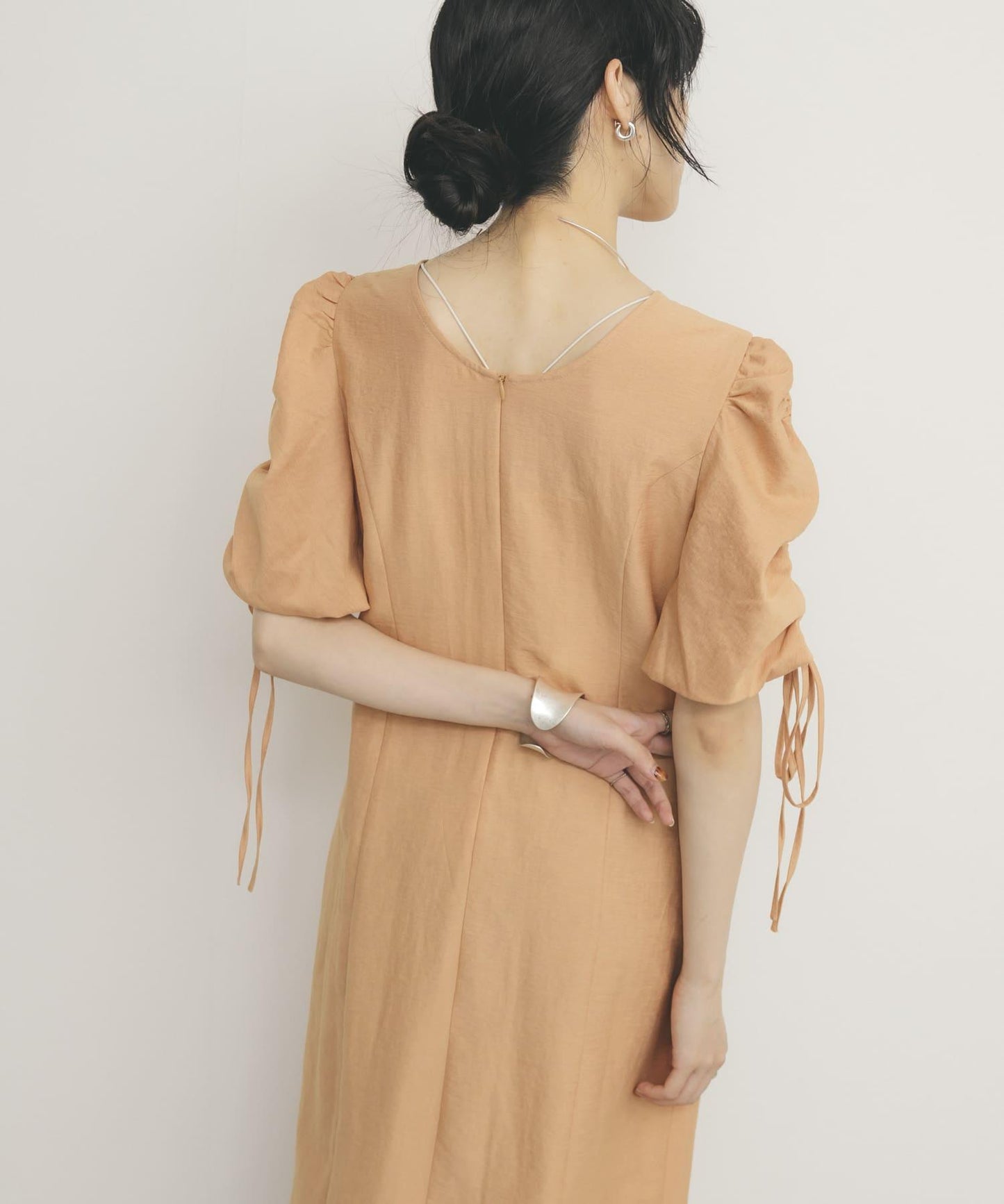 2尺碼可選抽繩袖連衣裙