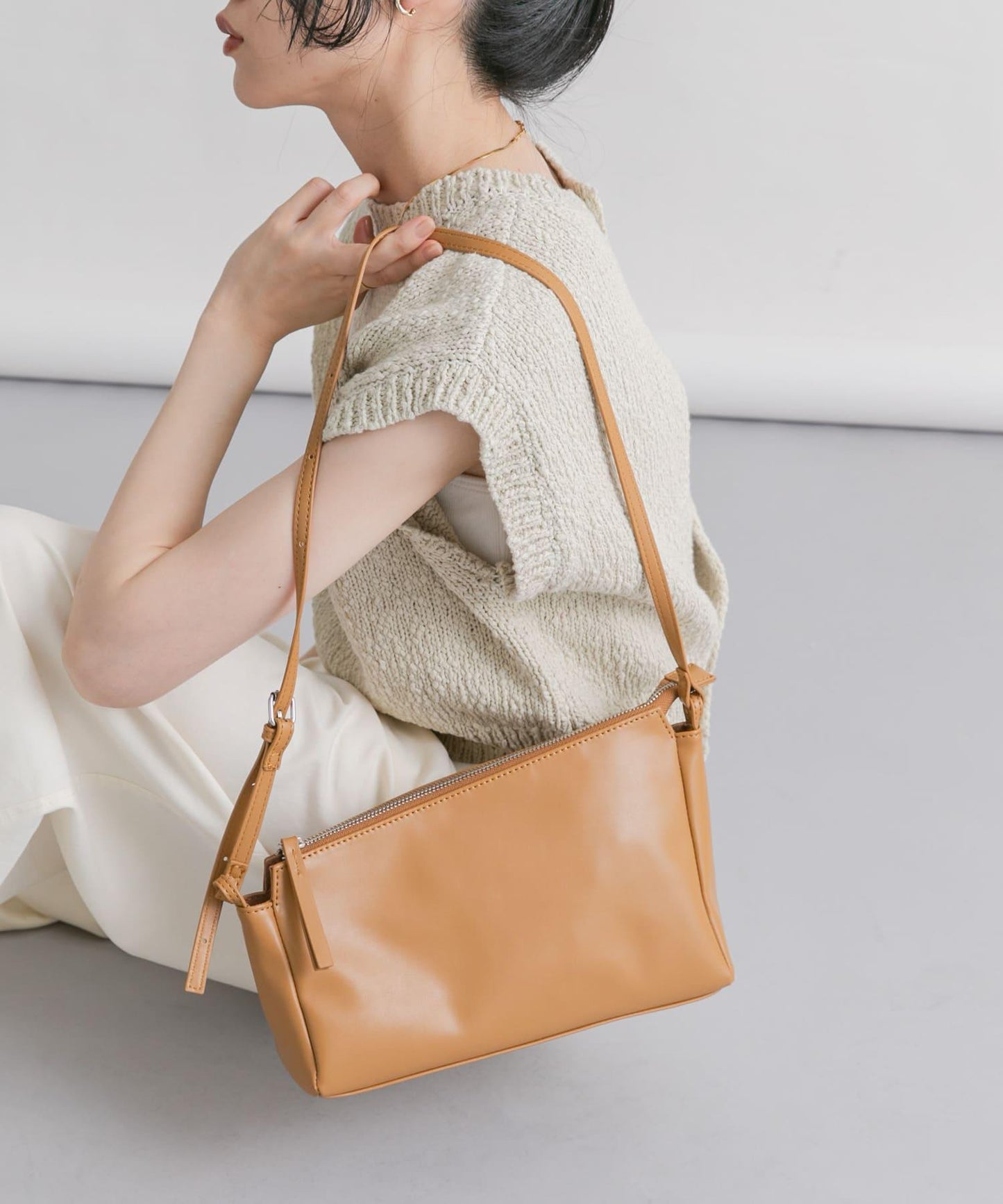 不對稱修身單肩包