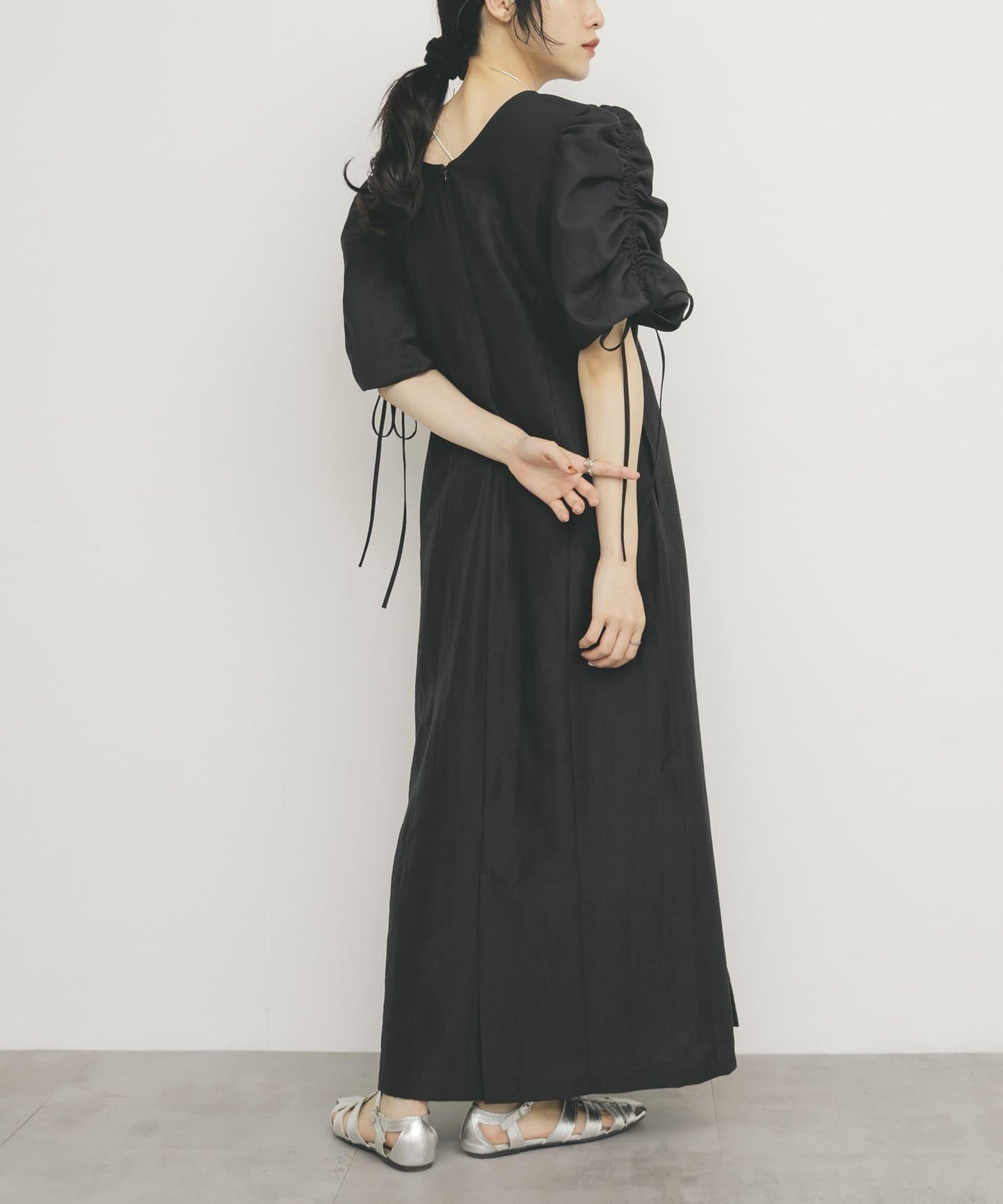 2尺碼可選抽繩袖連衣裙