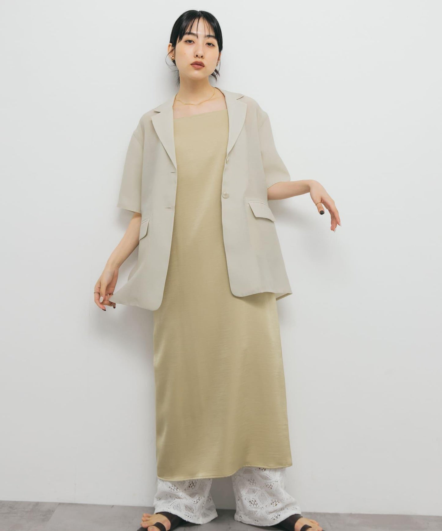 緞面吊帶連衣裙