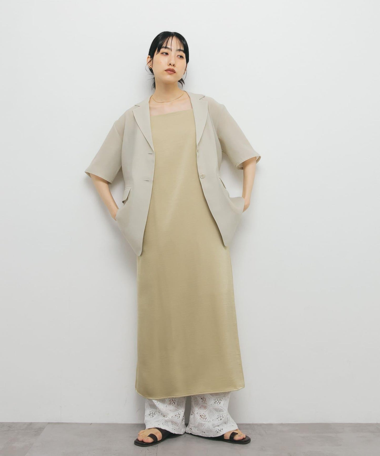 緞面吊帶連衣裙