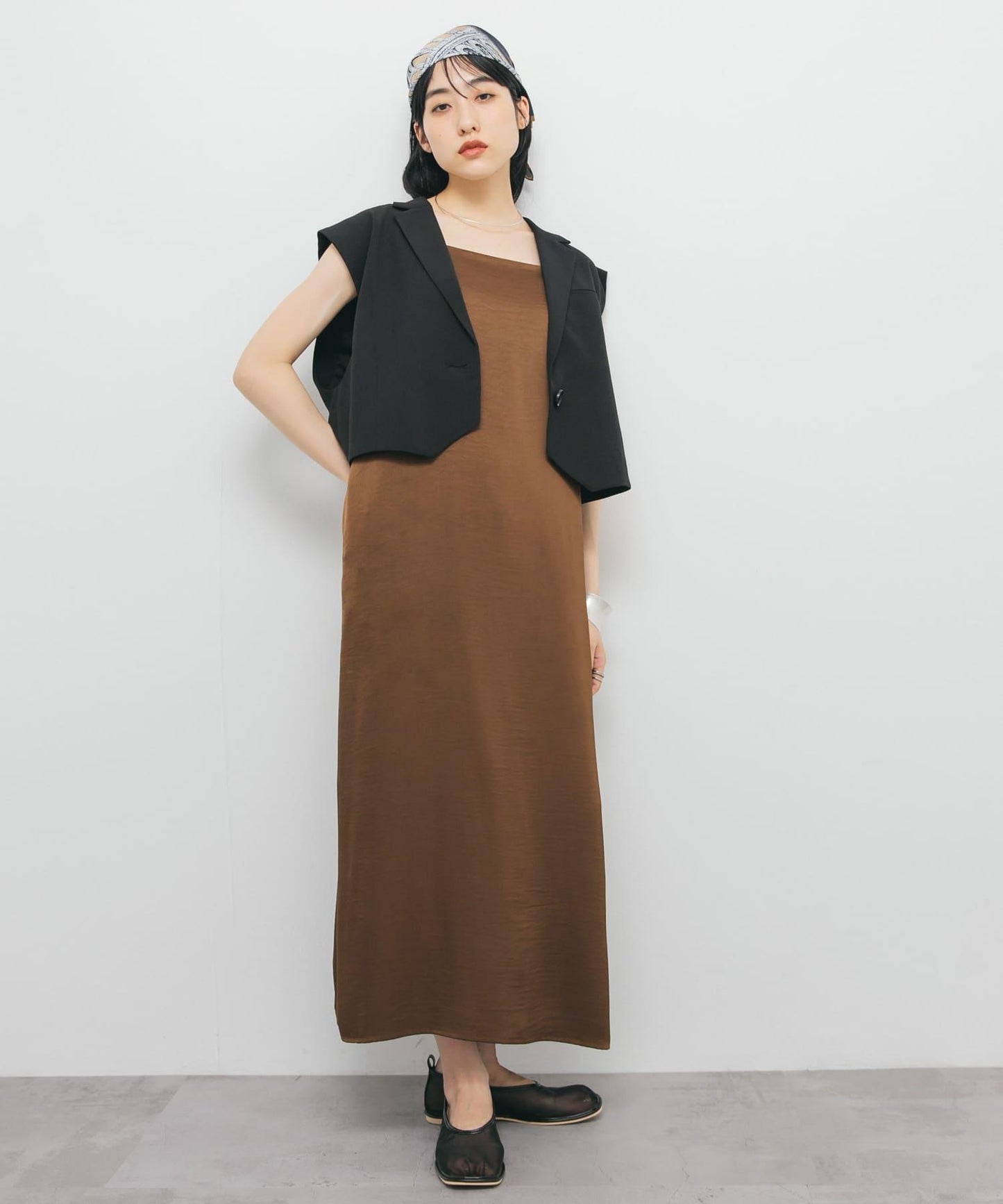 緞面吊帶連衣裙