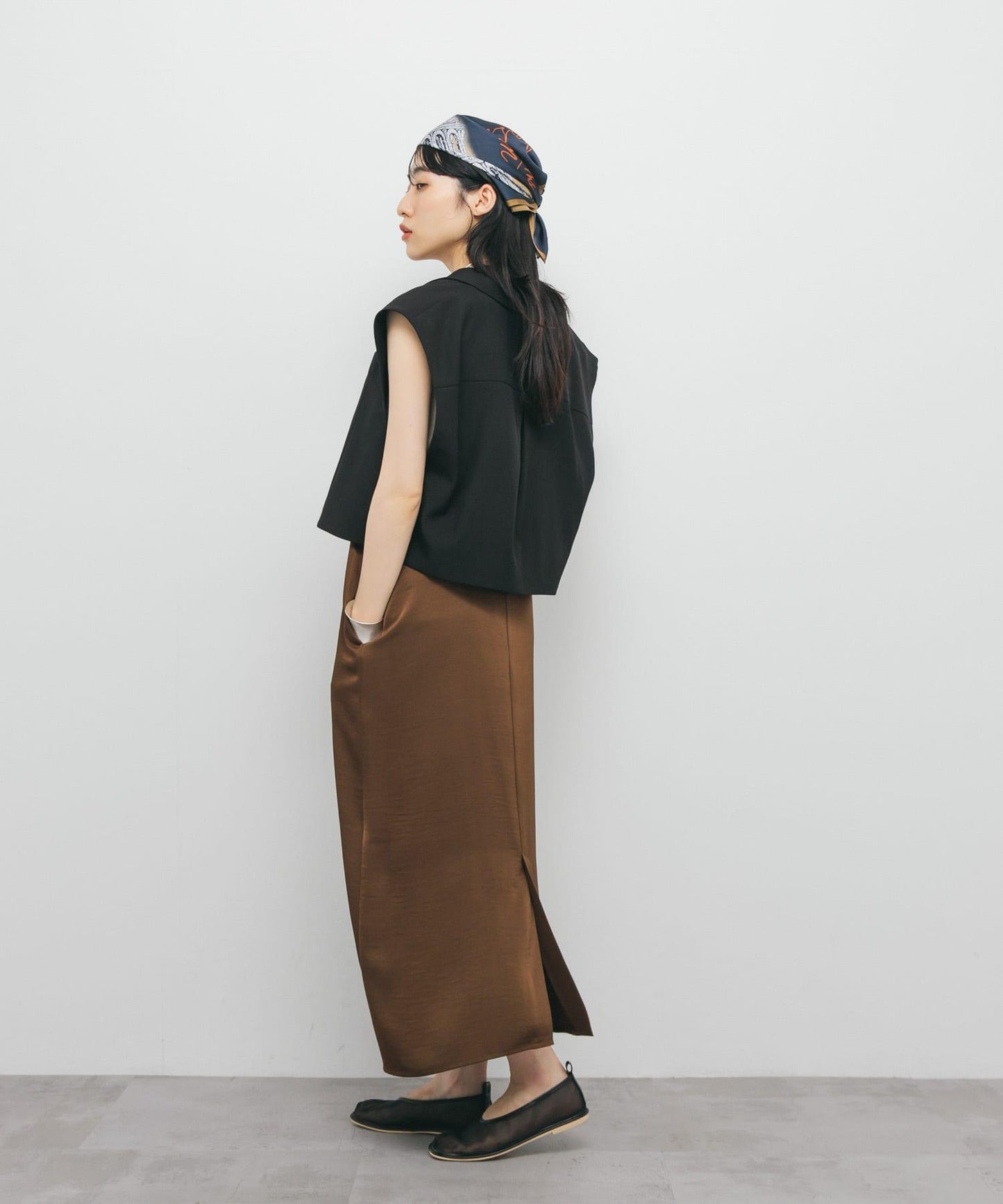 緞面吊帶連衣裙