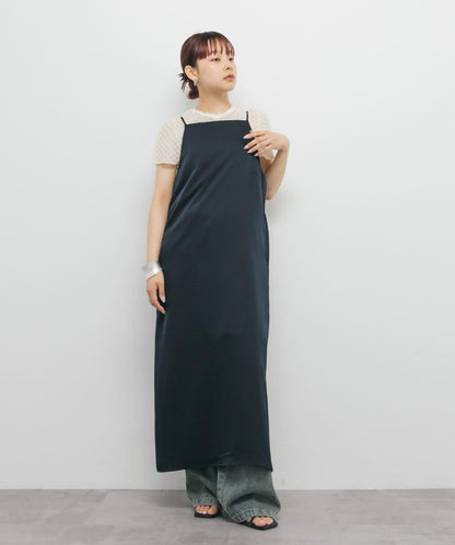 緞面吊帶連衣裙