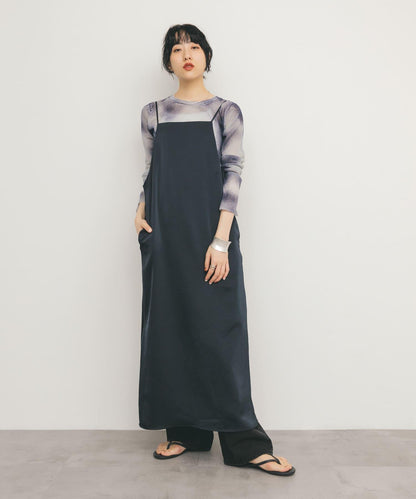 緞面吊帶連衣裙