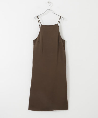 緞面吊帶連衣裙