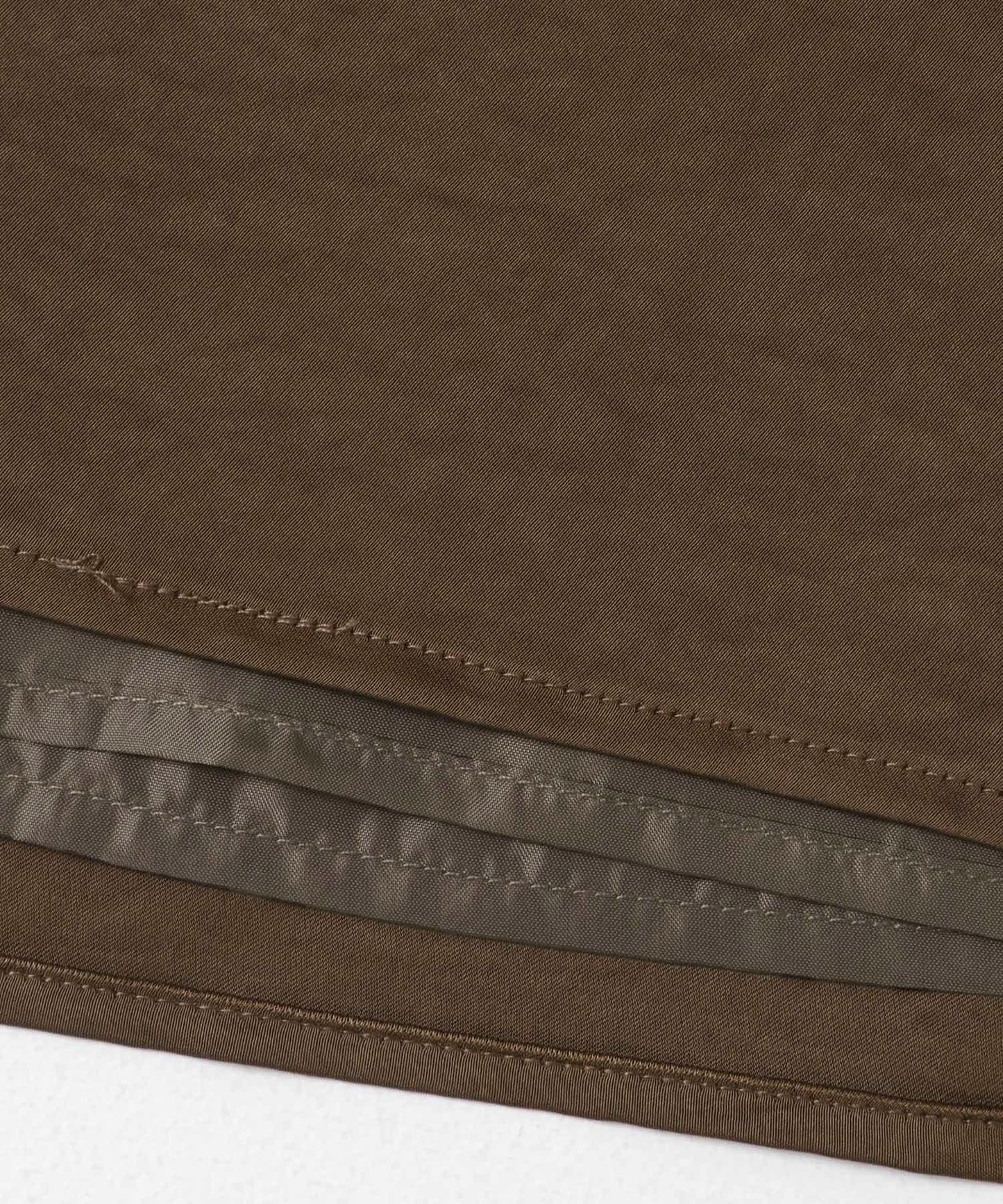 緞面吊帶連衣裙