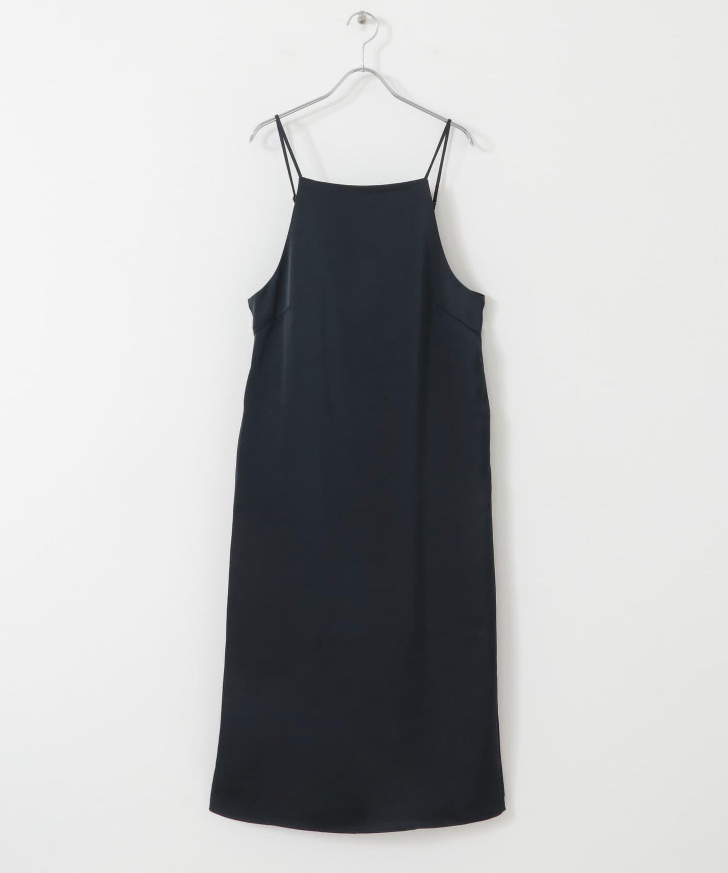 緞面吊帶連衣裙