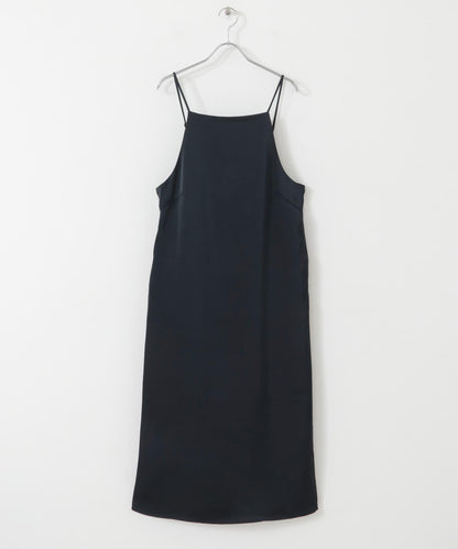 緞面吊帶連衣裙