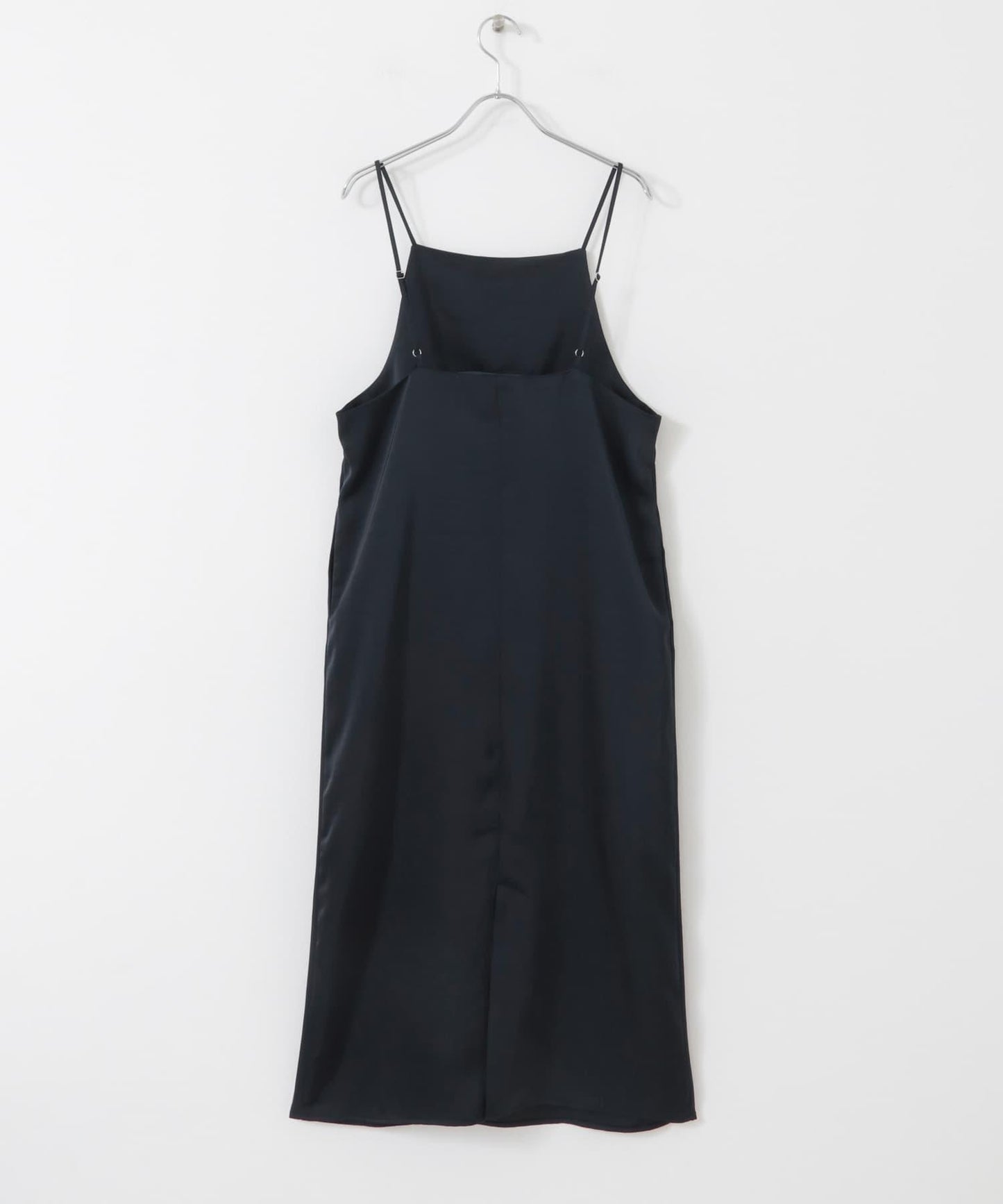 緞面吊帶連衣裙