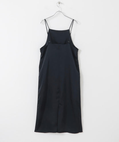 緞面吊帶連衣裙