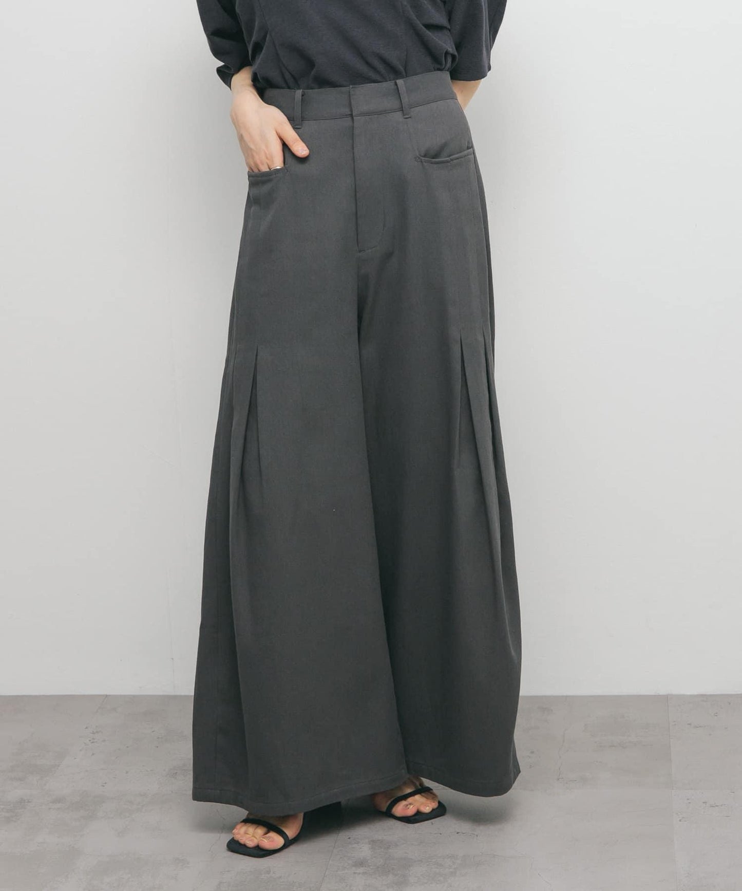 2尺碼可選側褶寬鬆長褲