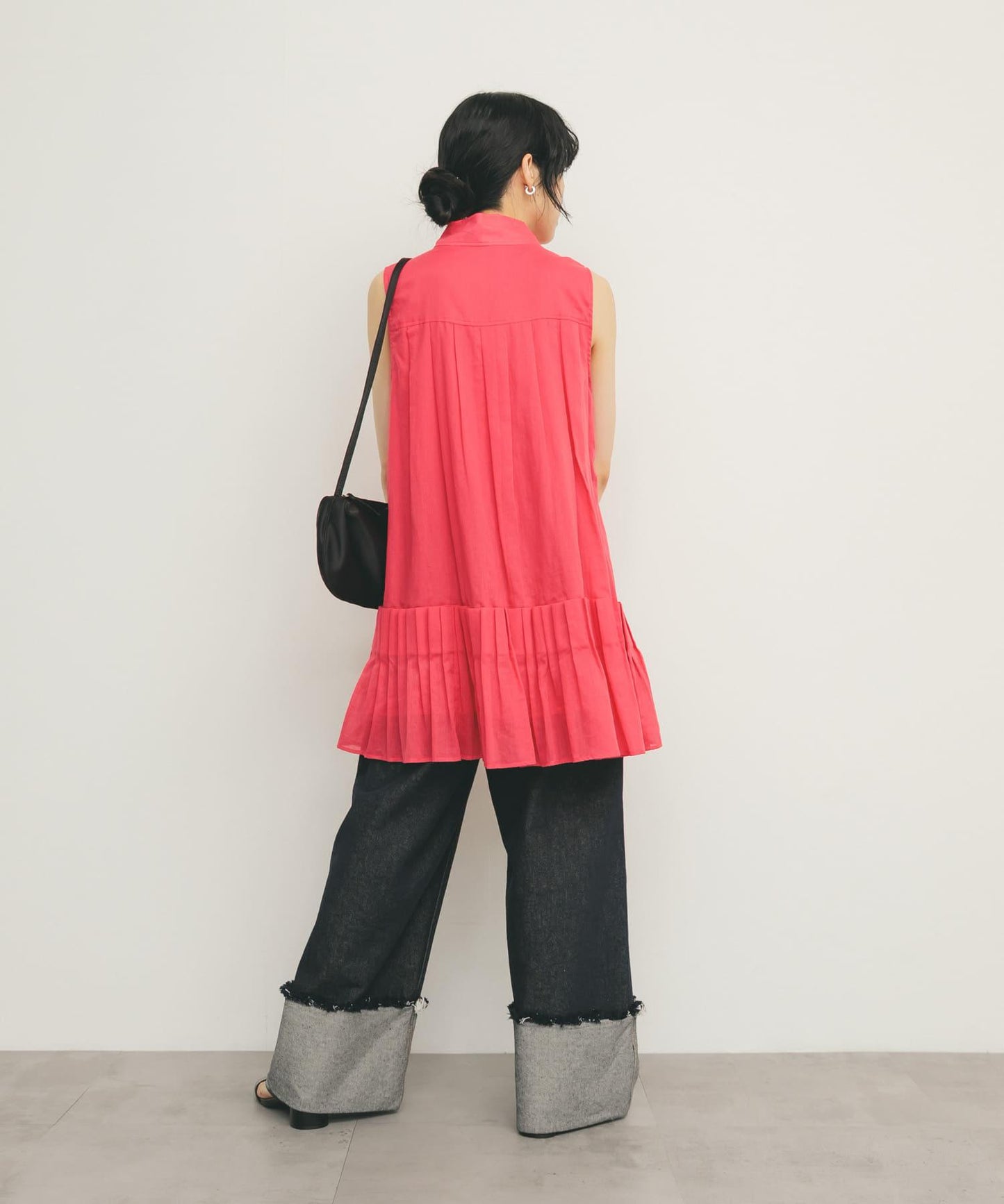 無袖褶皺百褶連衣裙