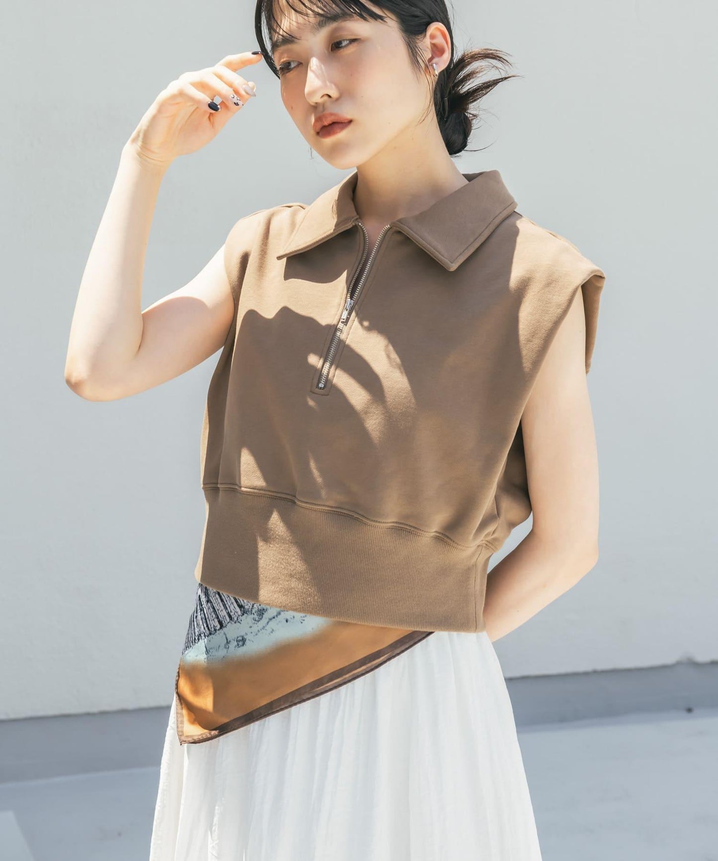 肩部褶皺拉鍊衛衣