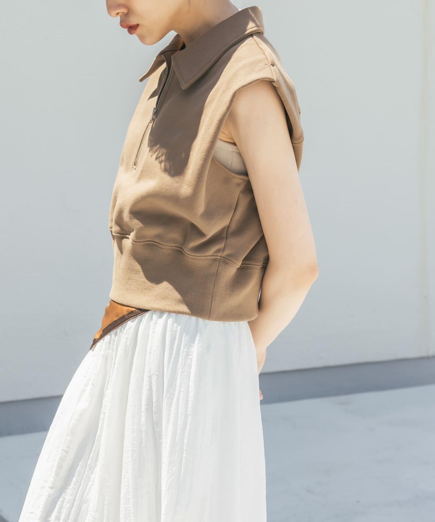 肩部褶皺拉鍊衛衣