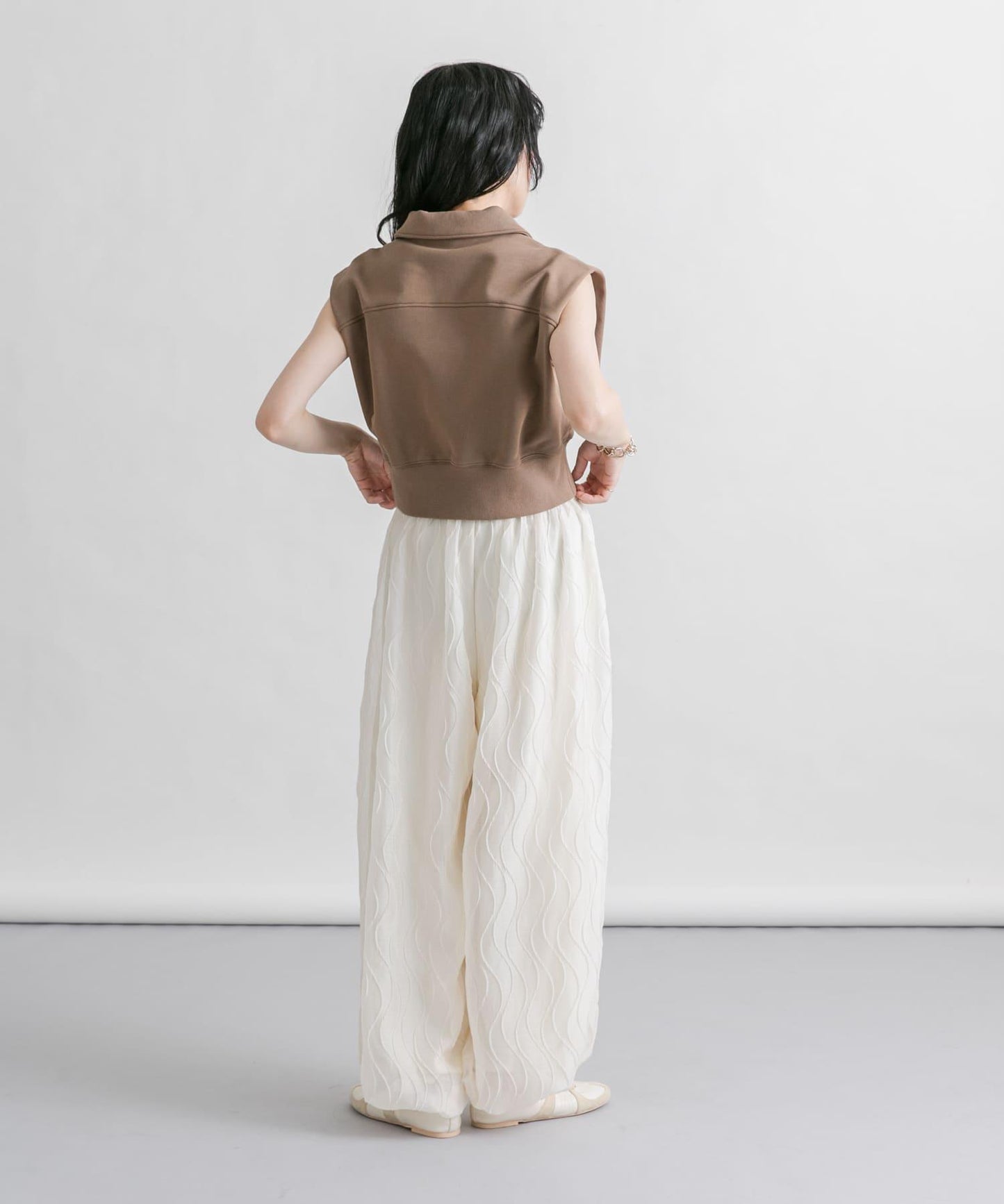 肩部褶皺拉鍊衛衣