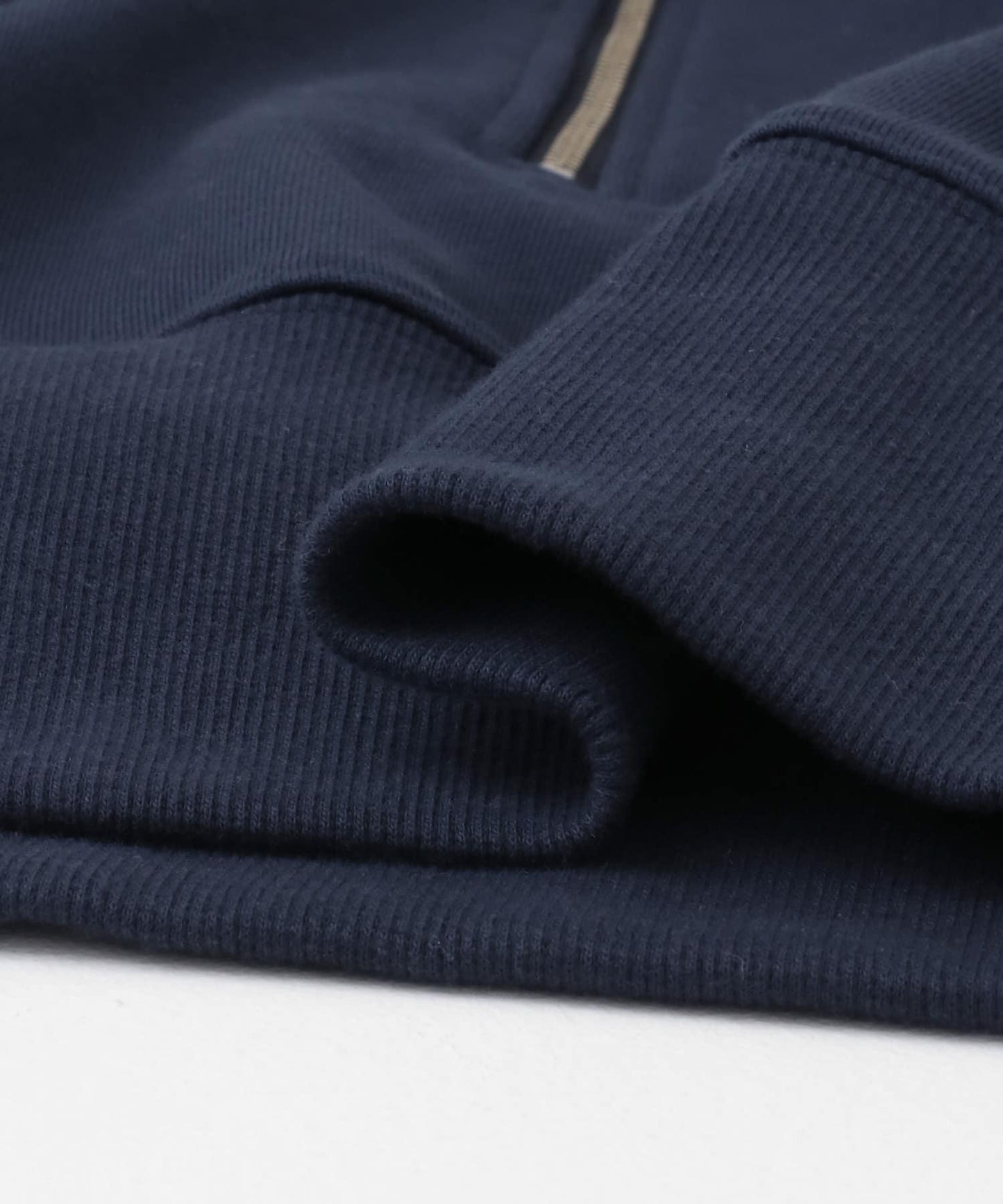 肩部褶皺拉鍊衛衣