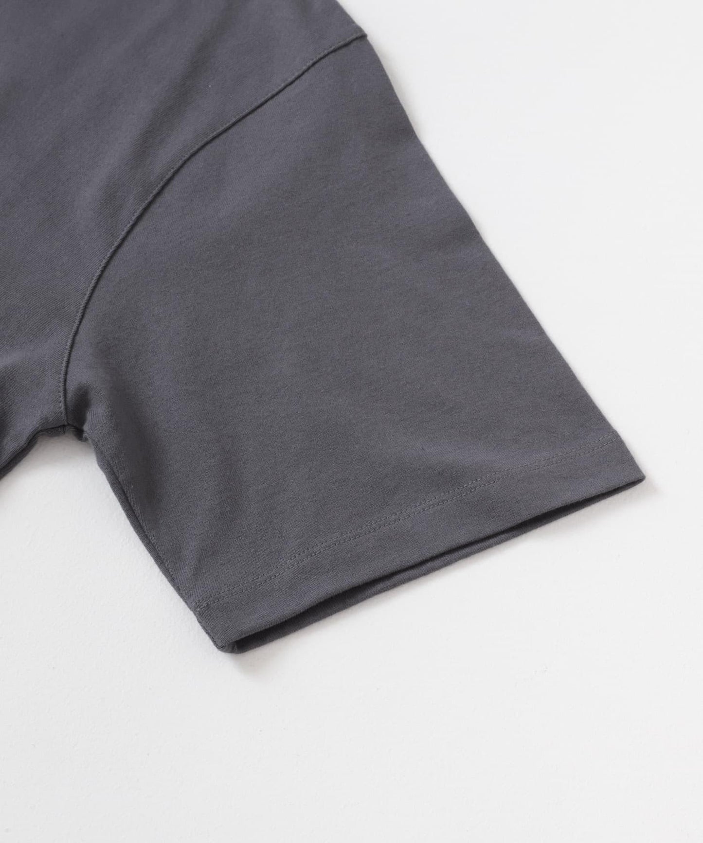 『聯名』HOT STUFF×SENSE OF PLACE 印花T恤 B