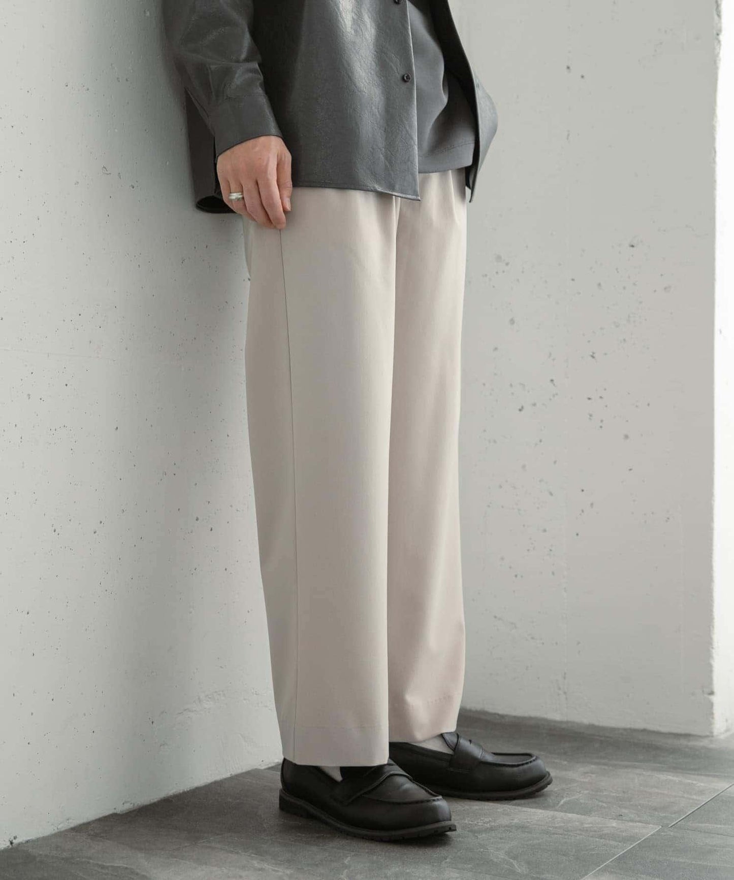 『イージーケア』雙褶寬鬆長褲