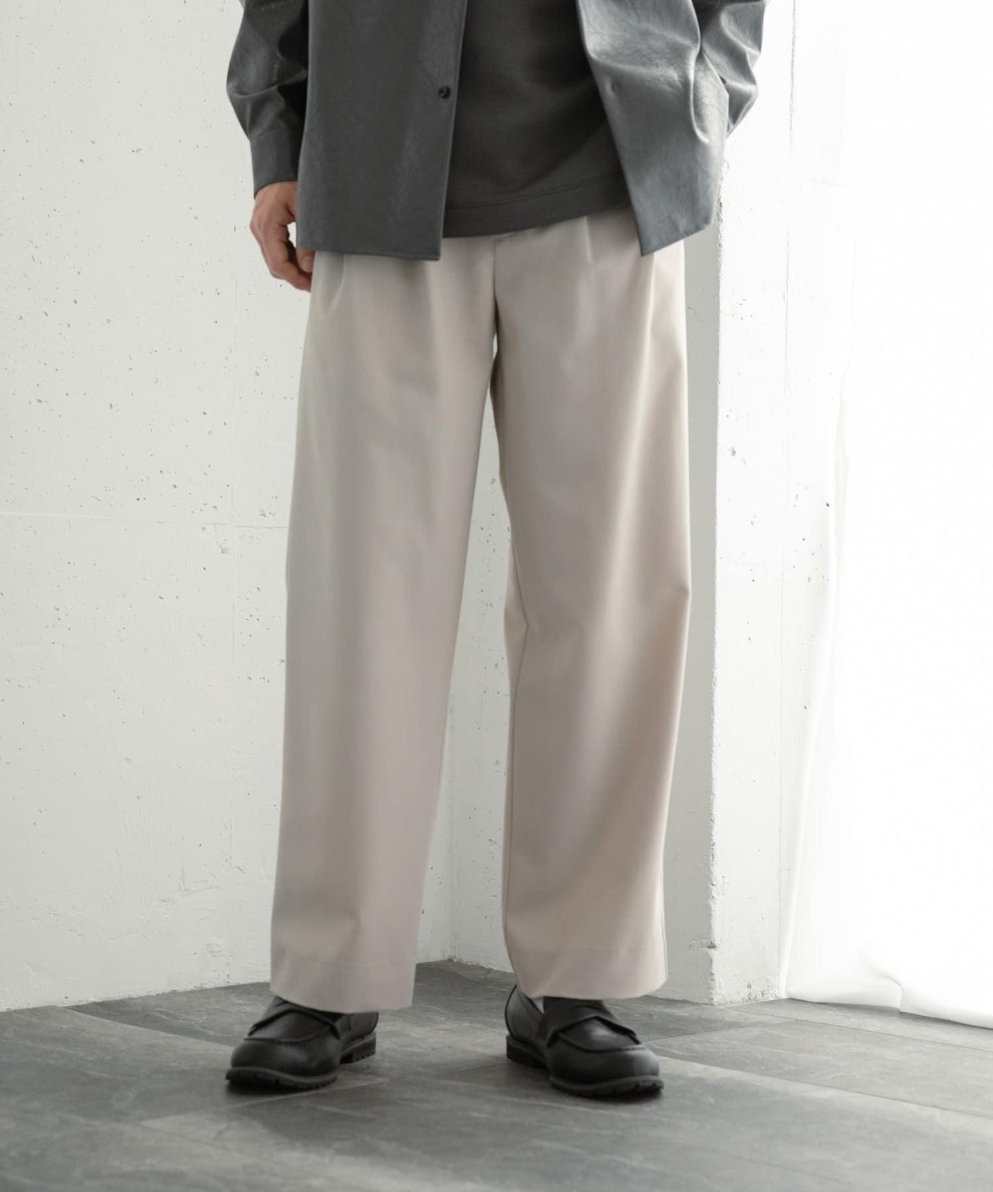 『イージーケア』雙褶寬鬆長褲