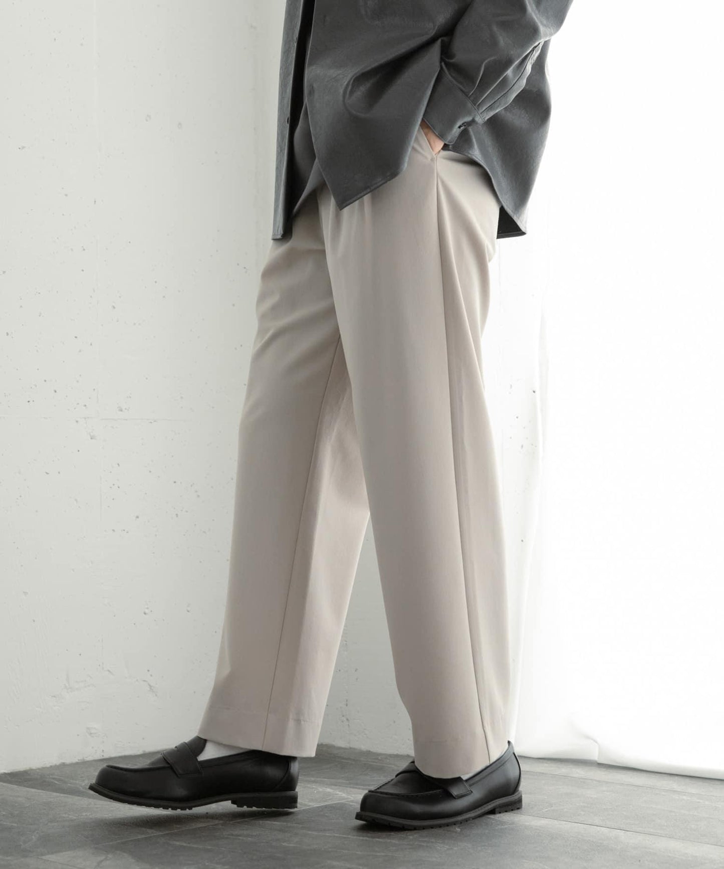 『イージーケア』雙褶寬鬆長褲