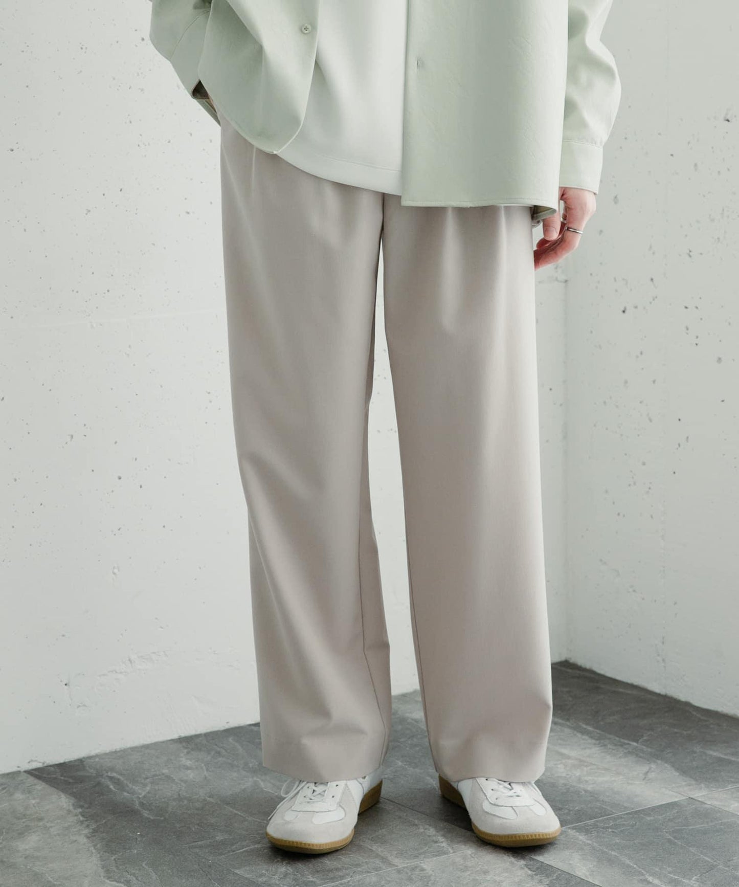 『イージーケア』雙褶寬鬆長褲