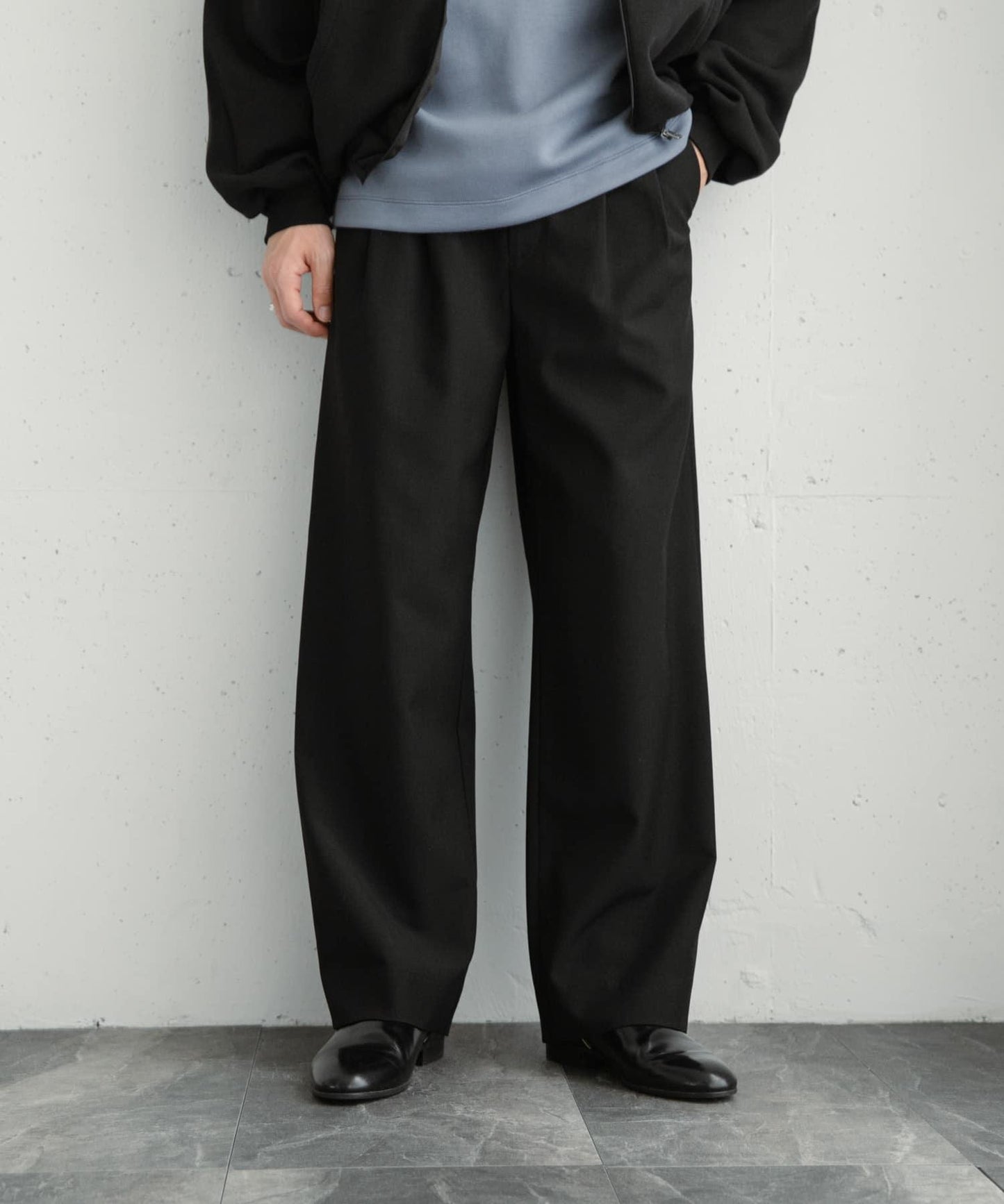 『イージーケア』雙褶寬鬆長褲