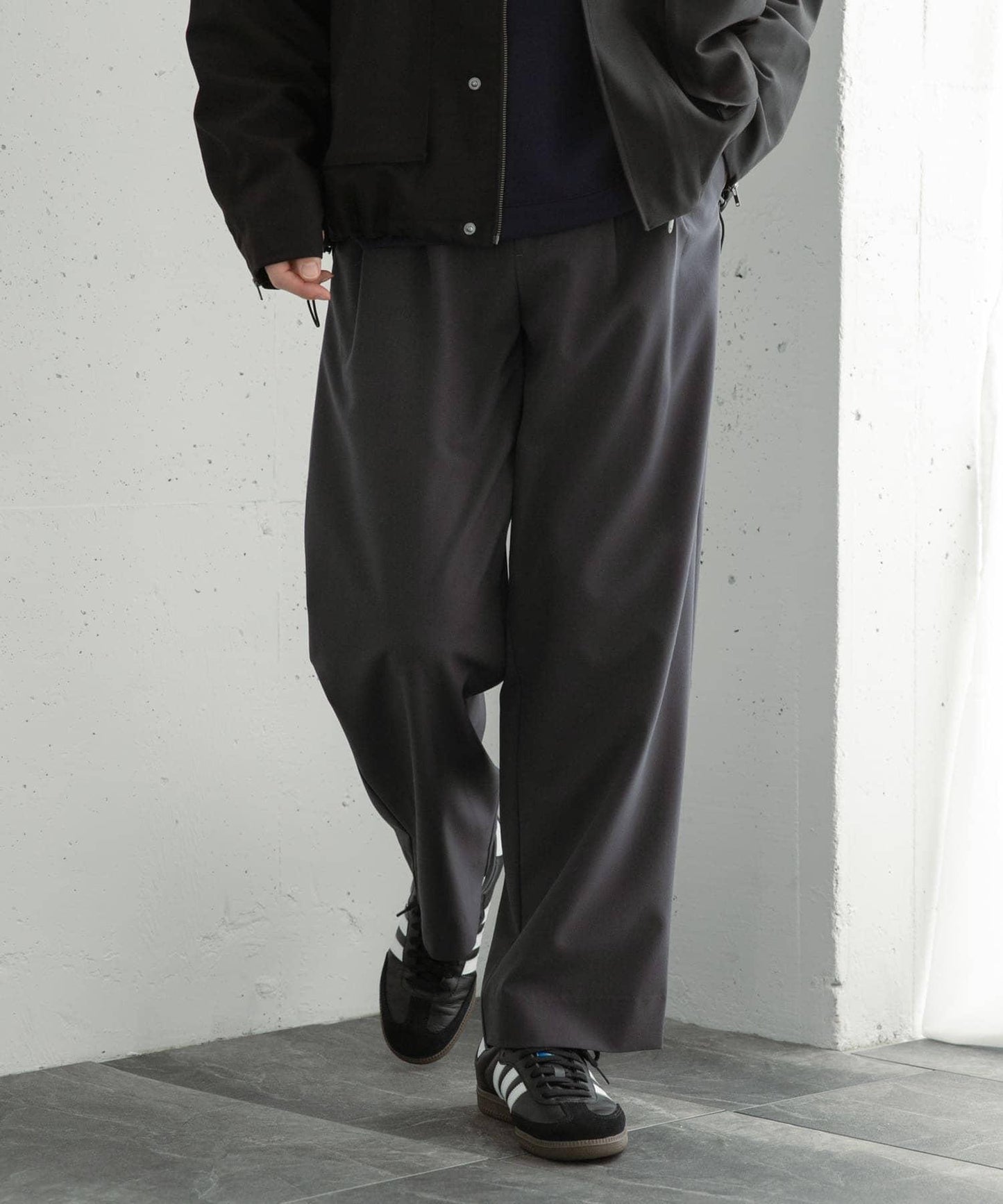 『イージーケア』雙褶寬鬆長褲