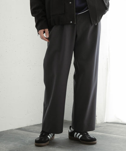 『イージーケア』雙褶寬鬆長褲