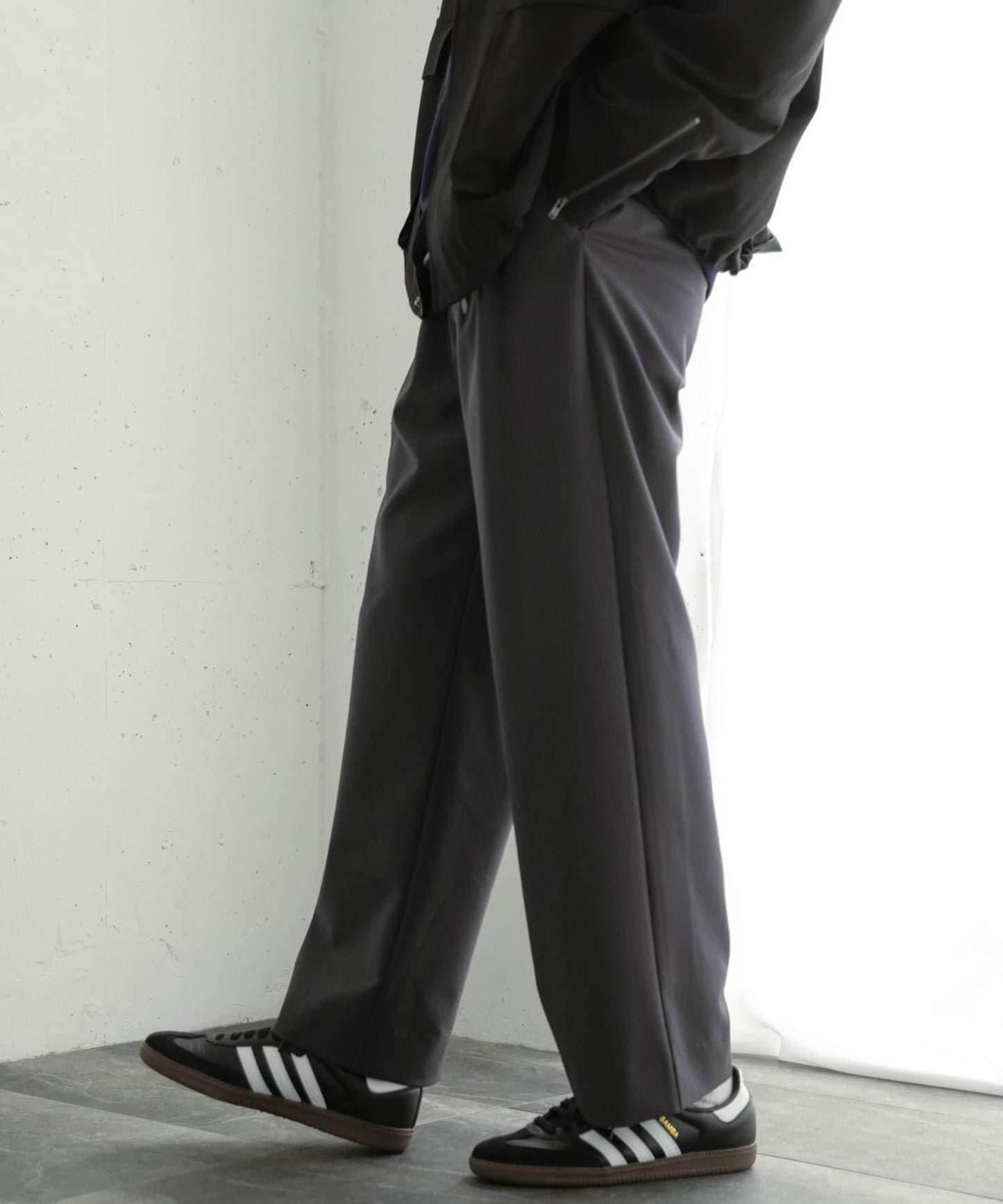 『イージーケア』雙褶寬鬆長褲