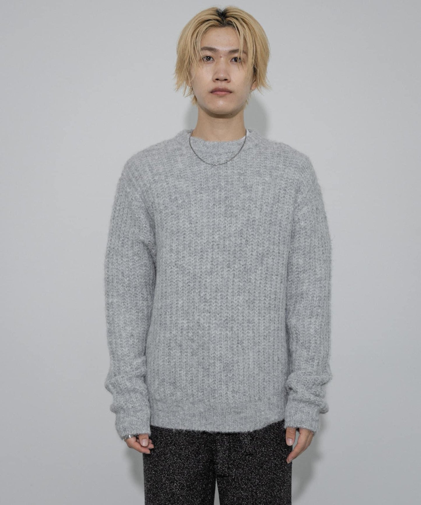 毛邊圓領針織衫