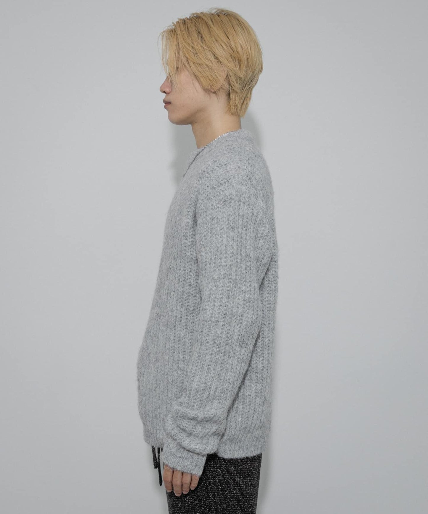 毛邊圓領針織衫