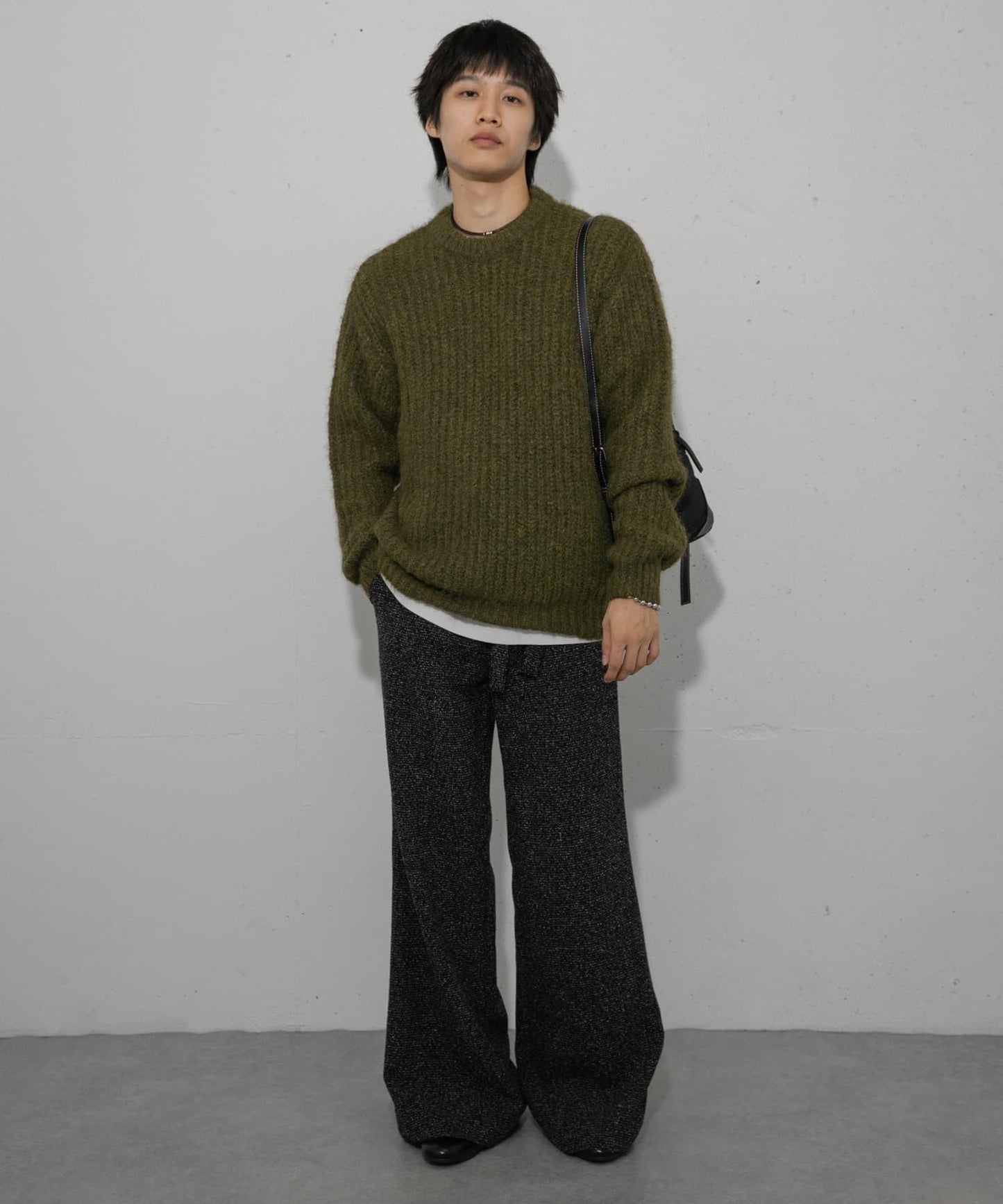 毛邊圓領針織衫