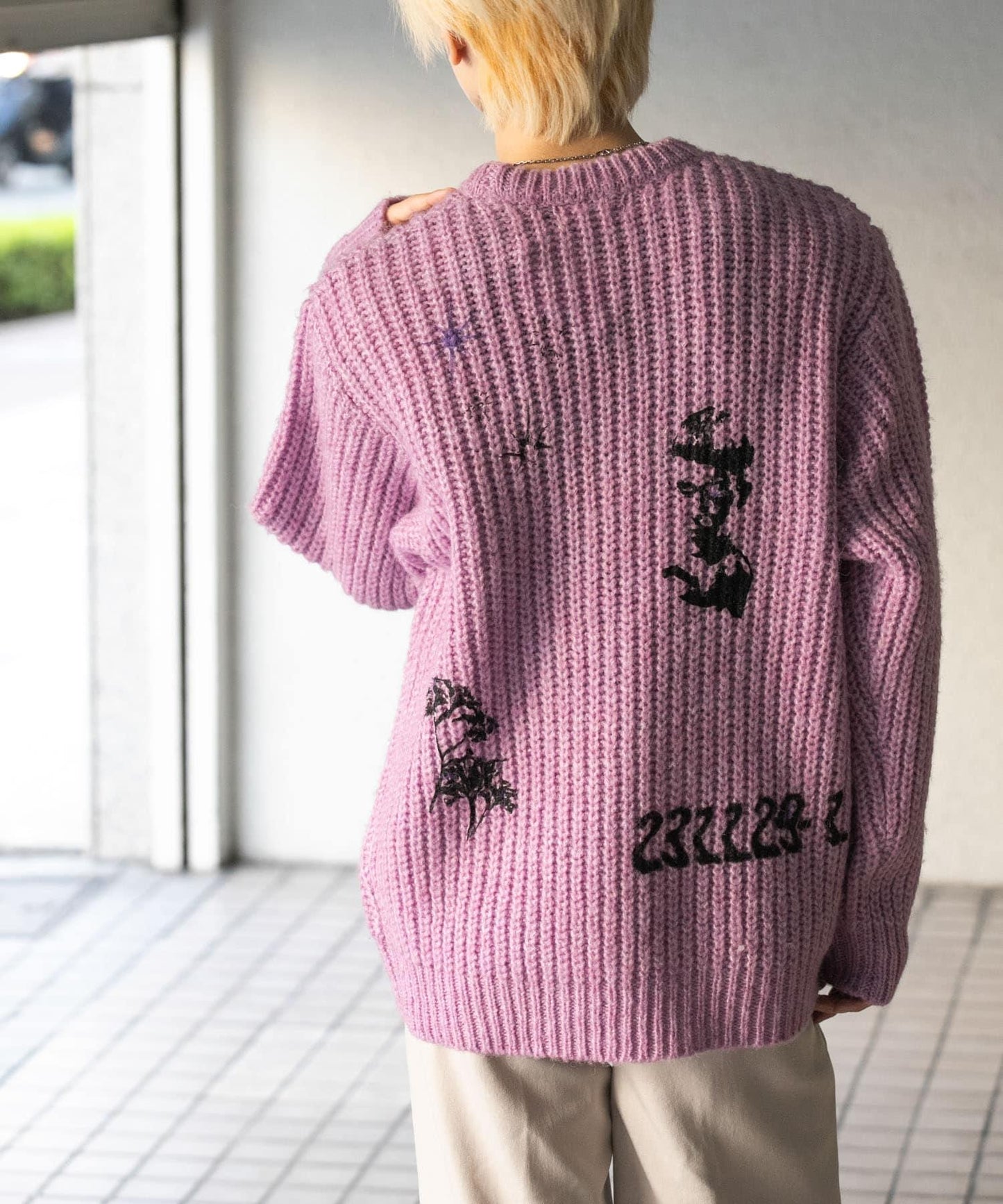 圖案印花寬鬆圓領針織衫